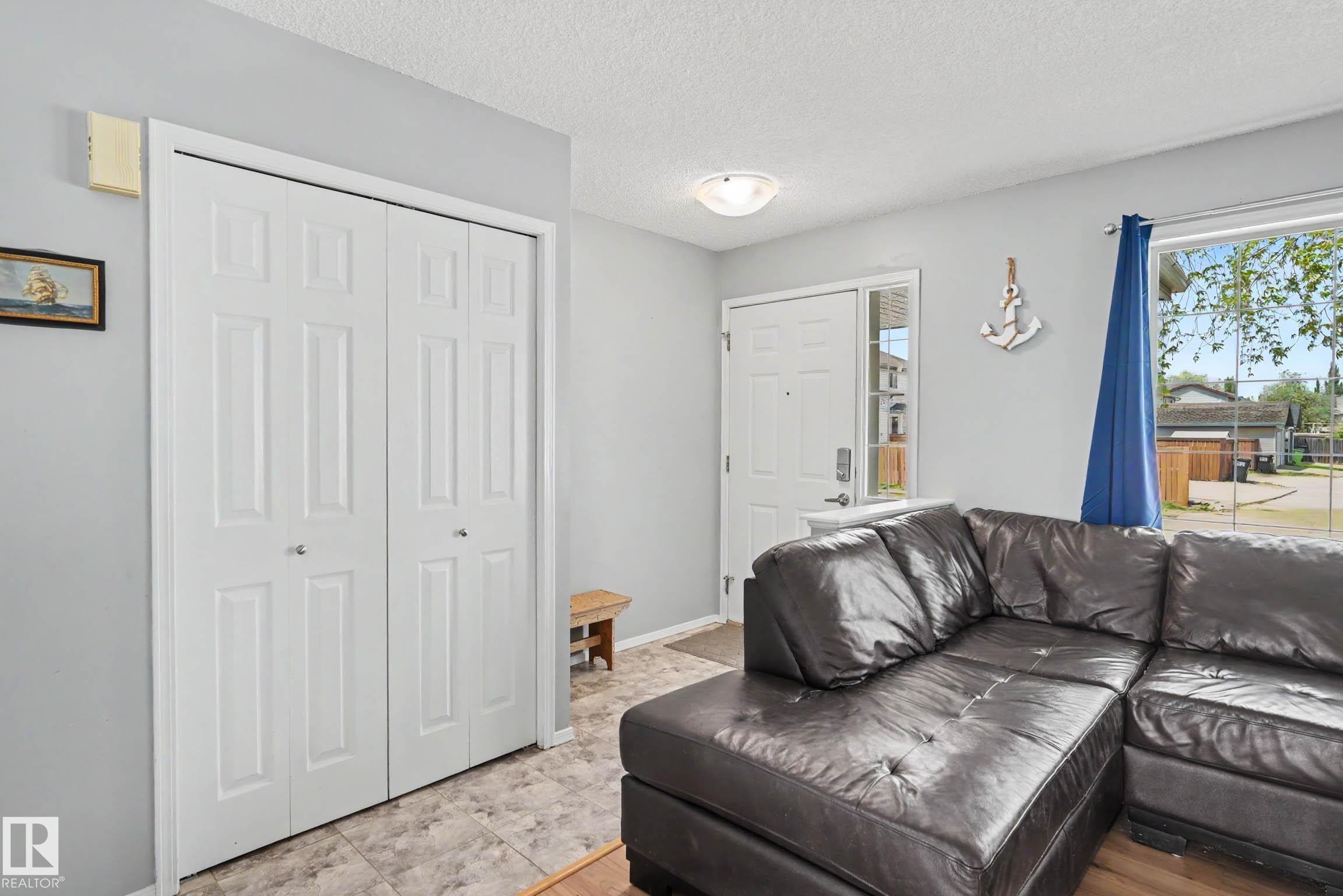 2123 36 Avenue, Edmonton, AB - Indoor Photo Showing Other Room