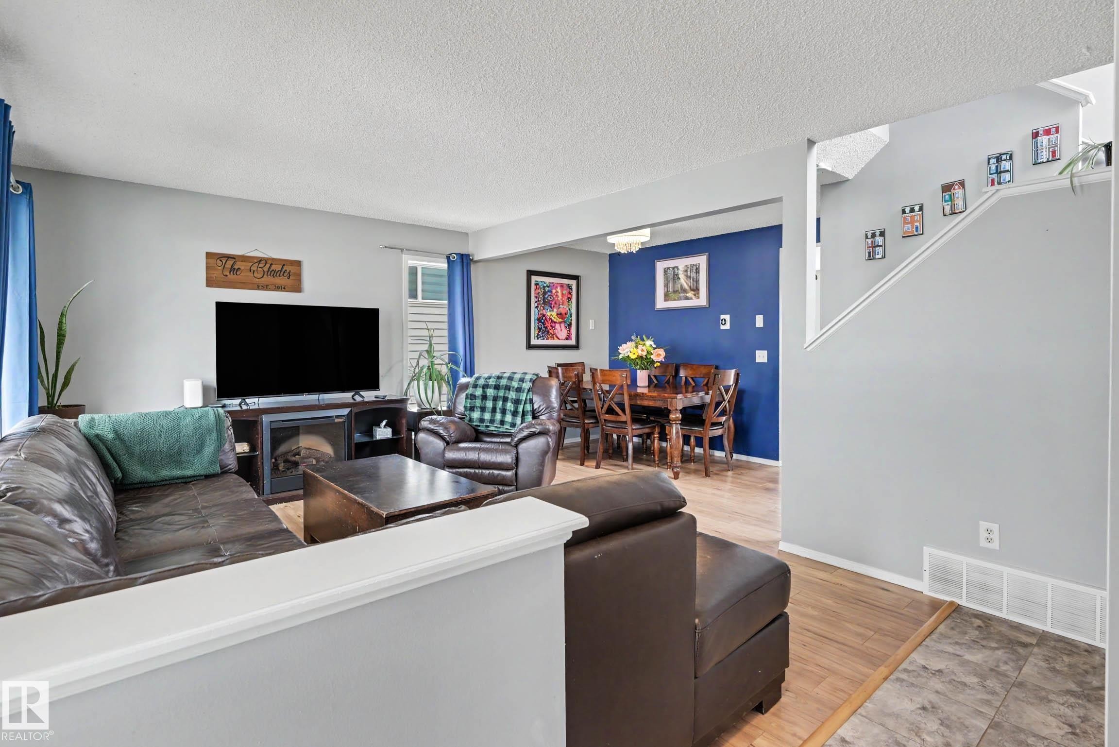 2123 36 Avenue, Edmonton, AB - Indoor Photo Showing Living Room