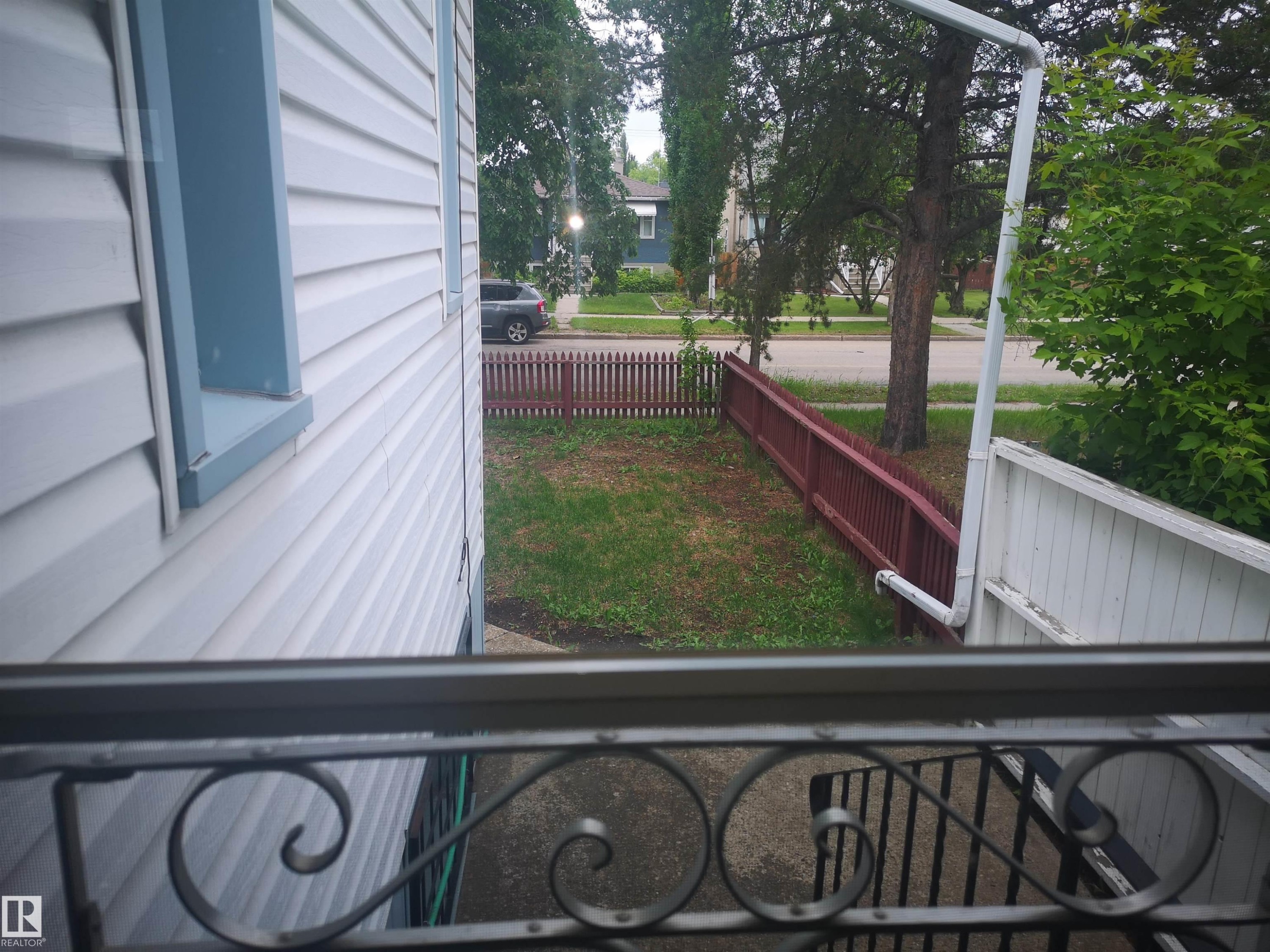 View from back yard to sidewalk leading to side entrance and front street - 8751 76 Avenue Nw, Edmonton, AB