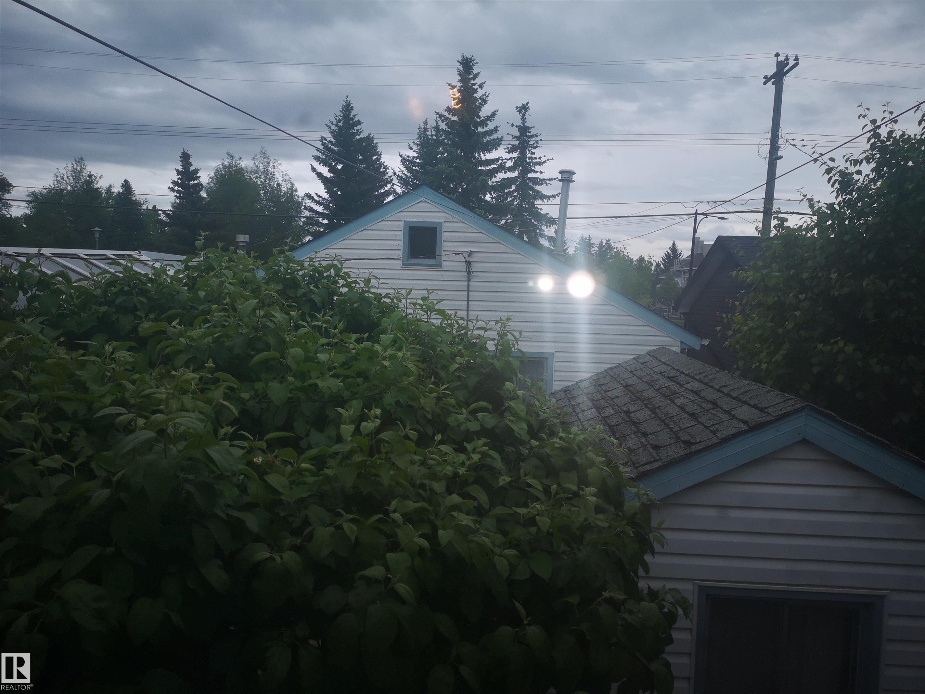 View from kitchen to yard - 8751 76 Avenue Nw, Edmonton, AB