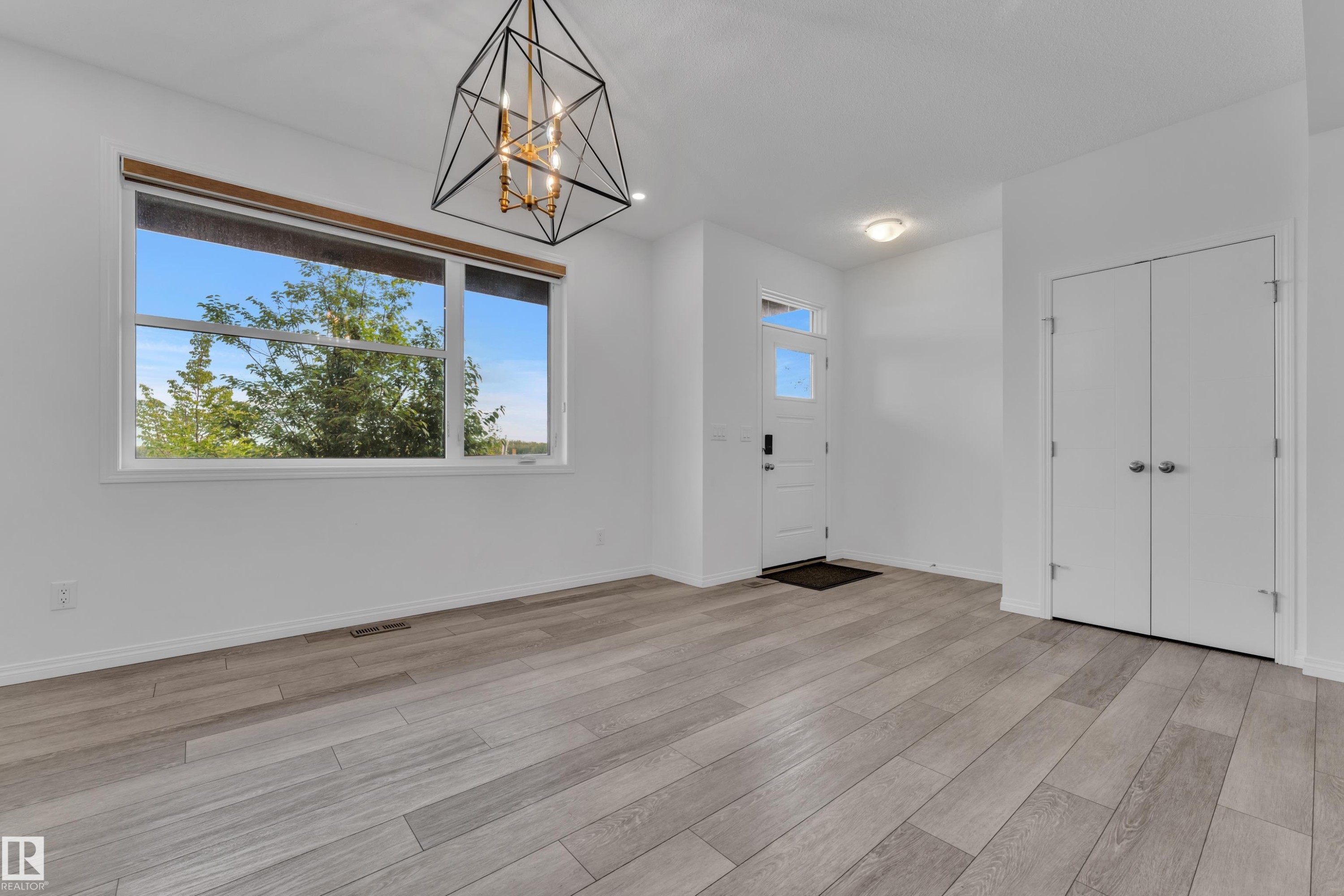 Entrance foyer - 144 Sunwapta Way, Edmonton, AB