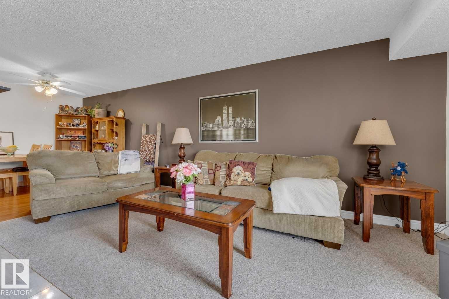 #164 2703 79 St Nw, Edmonton, AB - Indoor Photo Showing Living Room