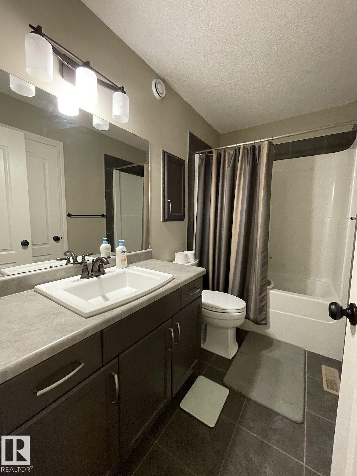 Bathroom - 2251 Casey Crescent, Edmonton, AB