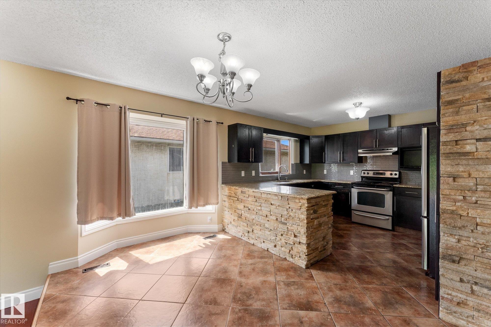 15819 98 Street, Edmonton, AB