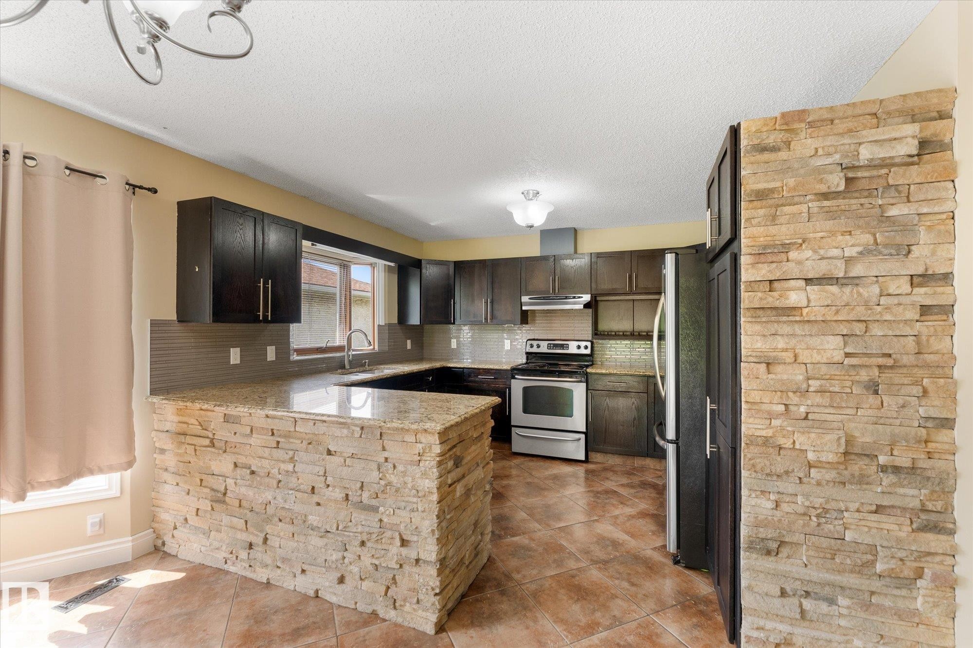 15819 98 Street, Edmonton, AB