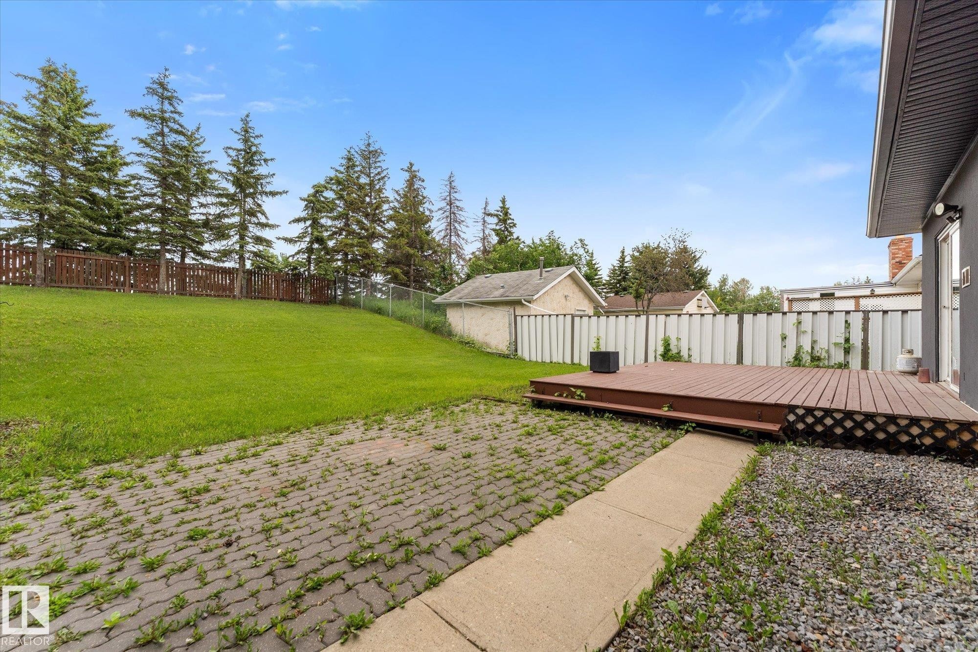 15819 98 Street, Edmonton, AB