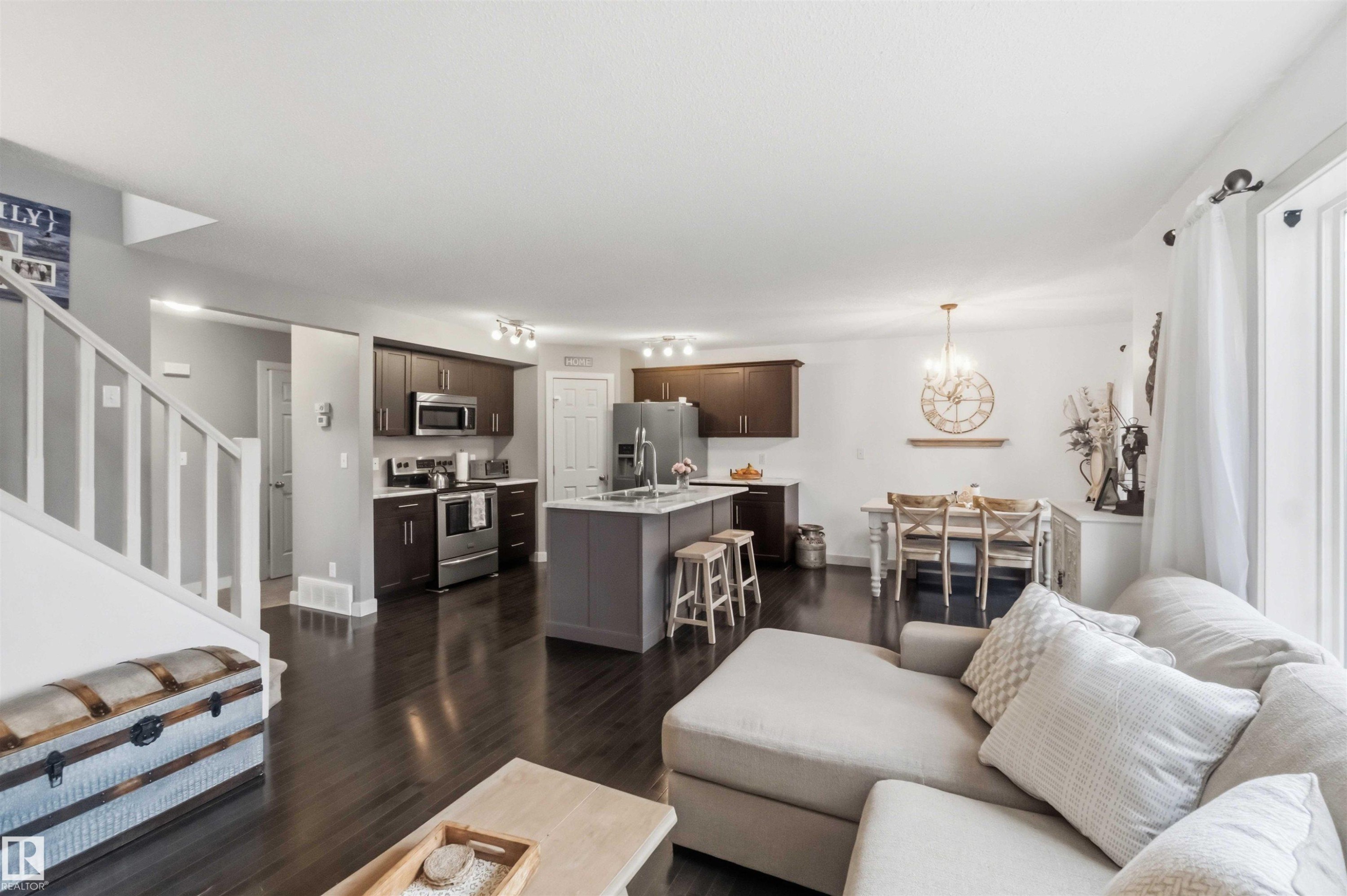 Living room - 20013 131 Avenue, Edmonton, AB