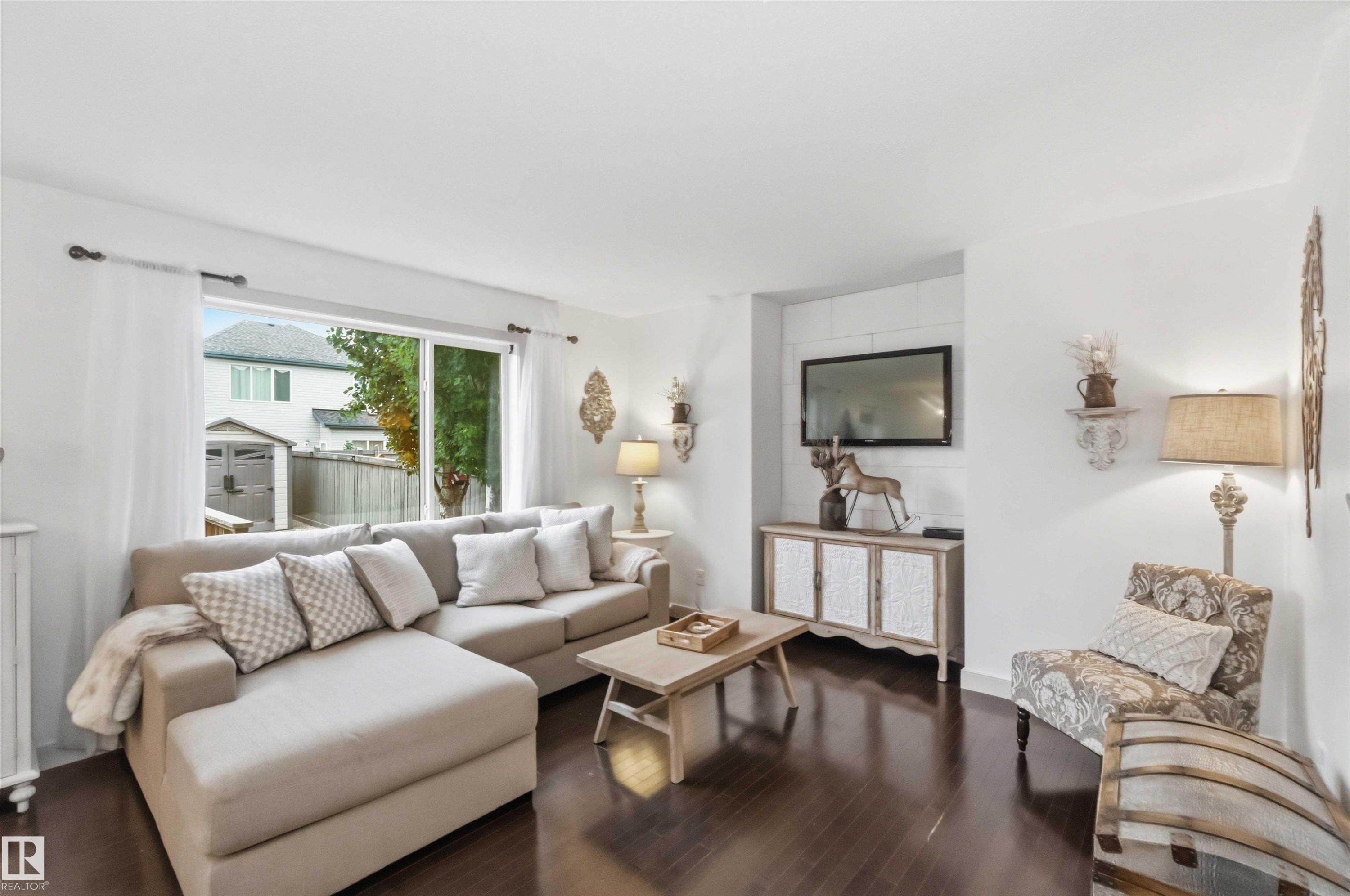 Living room - 20013 131 Avenue, Edmonton, AB