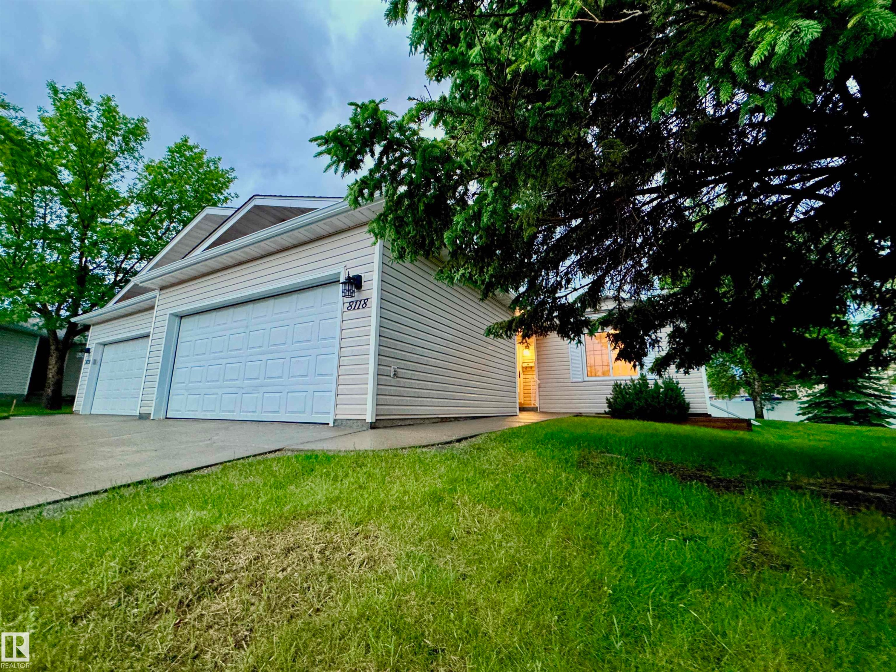 8118 27 Avenue Nw, Edmonton, AB