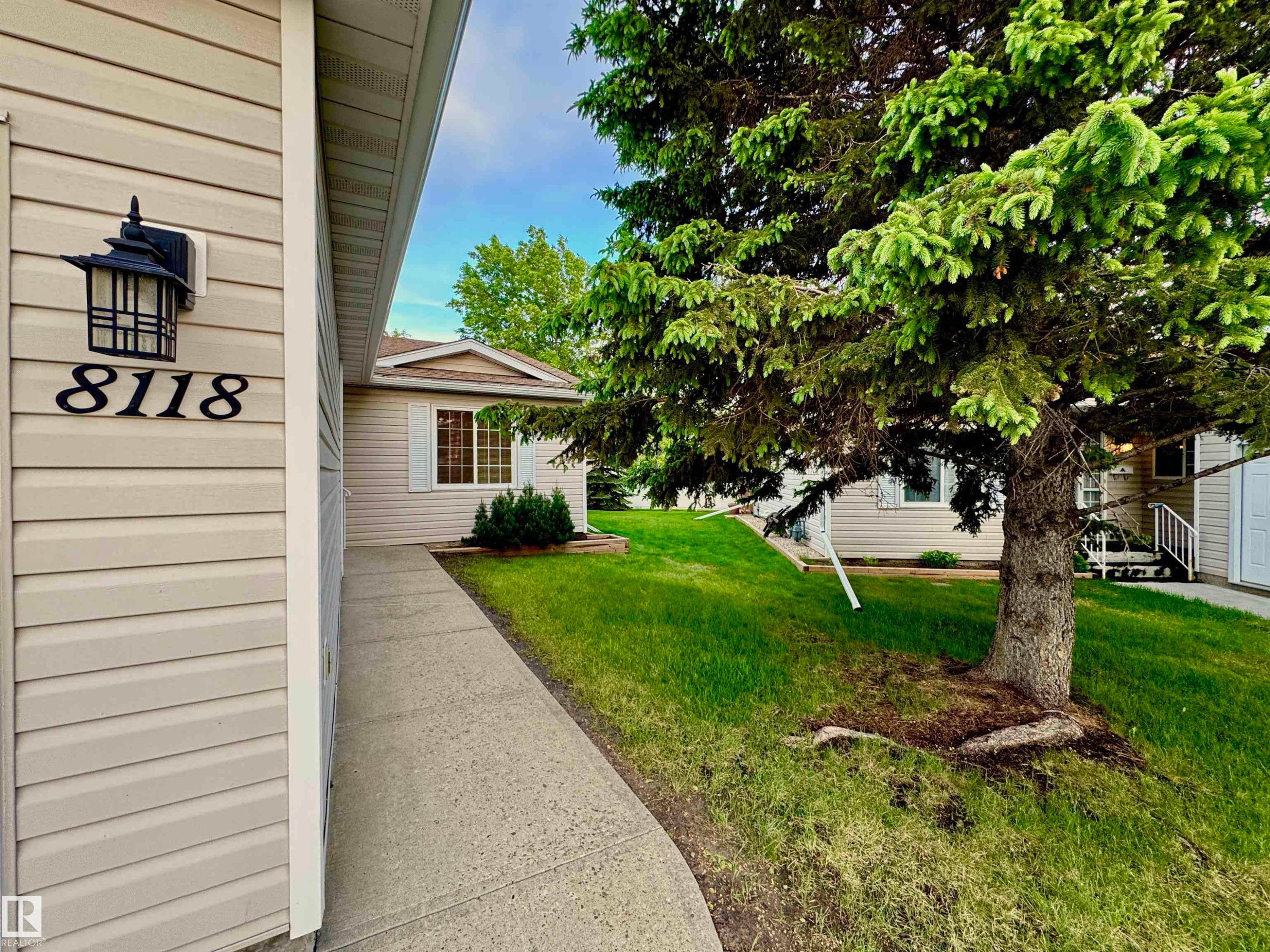8118 27 Avenue Nw, Edmonton, AB