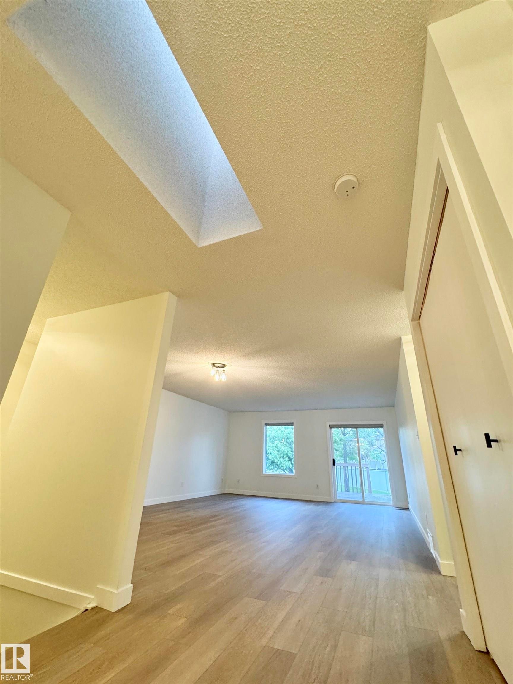 8118 27 Avenue Nw, Edmonton, AB
