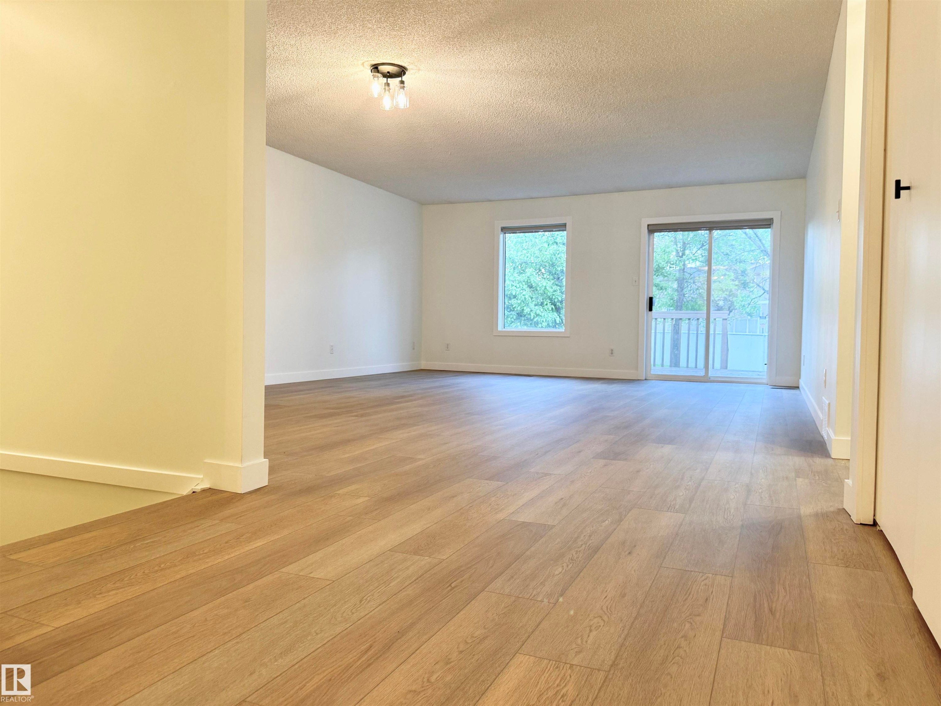 8118 27 Avenue Nw, Edmonton, AB
