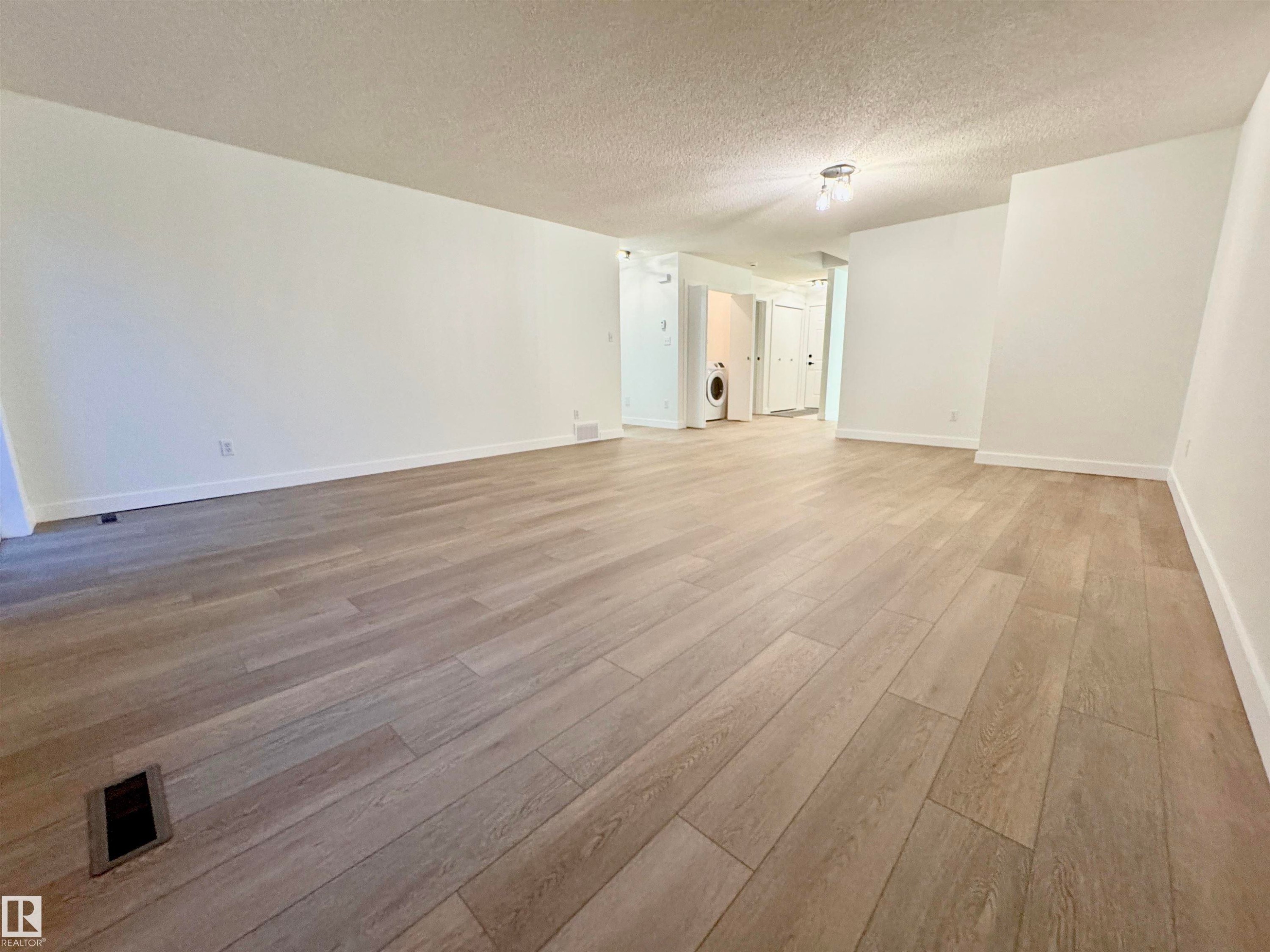 8118 27 Avenue Nw, Edmonton, AB