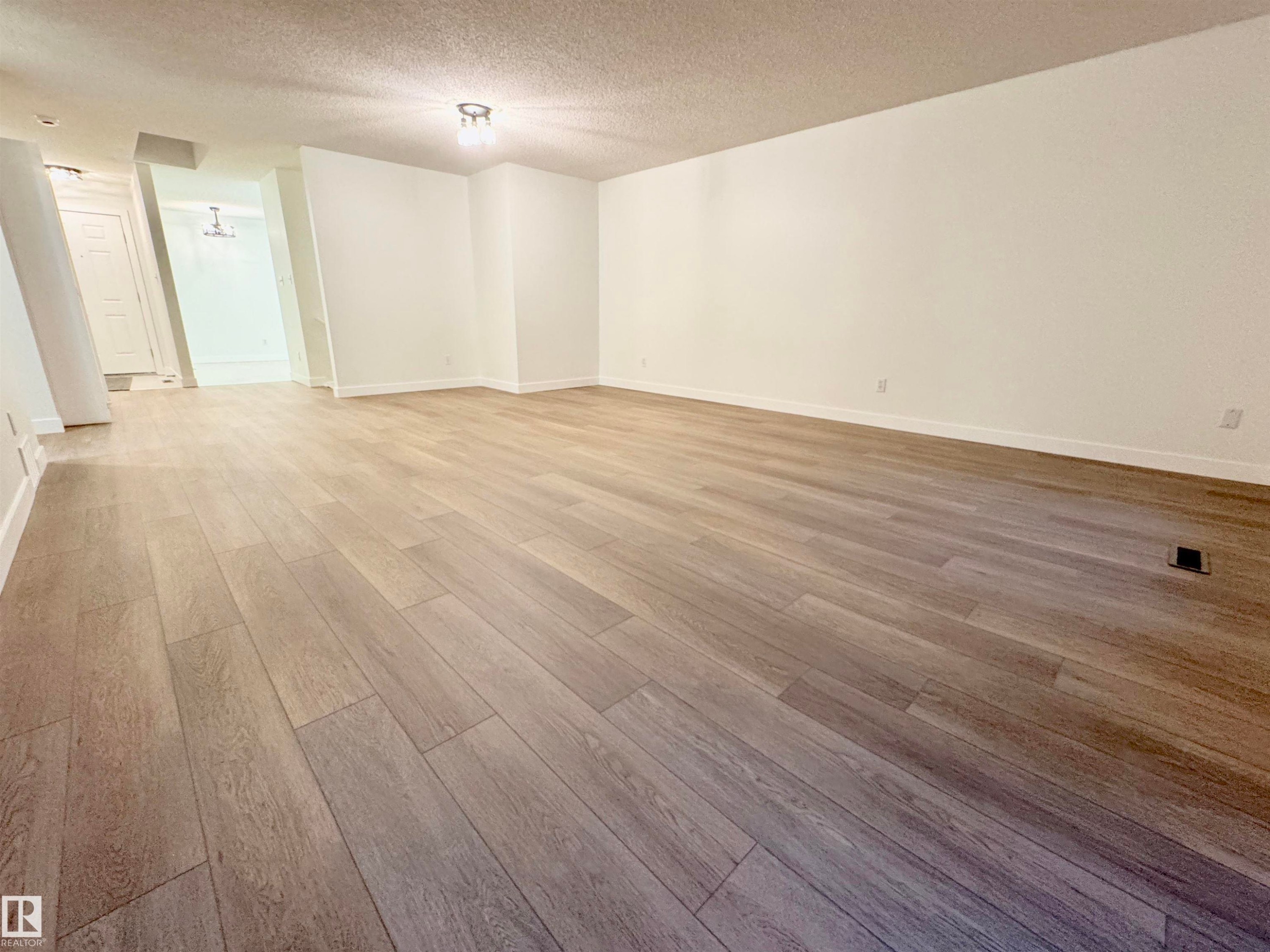 8118 27 Avenue Nw, Edmonton, AB