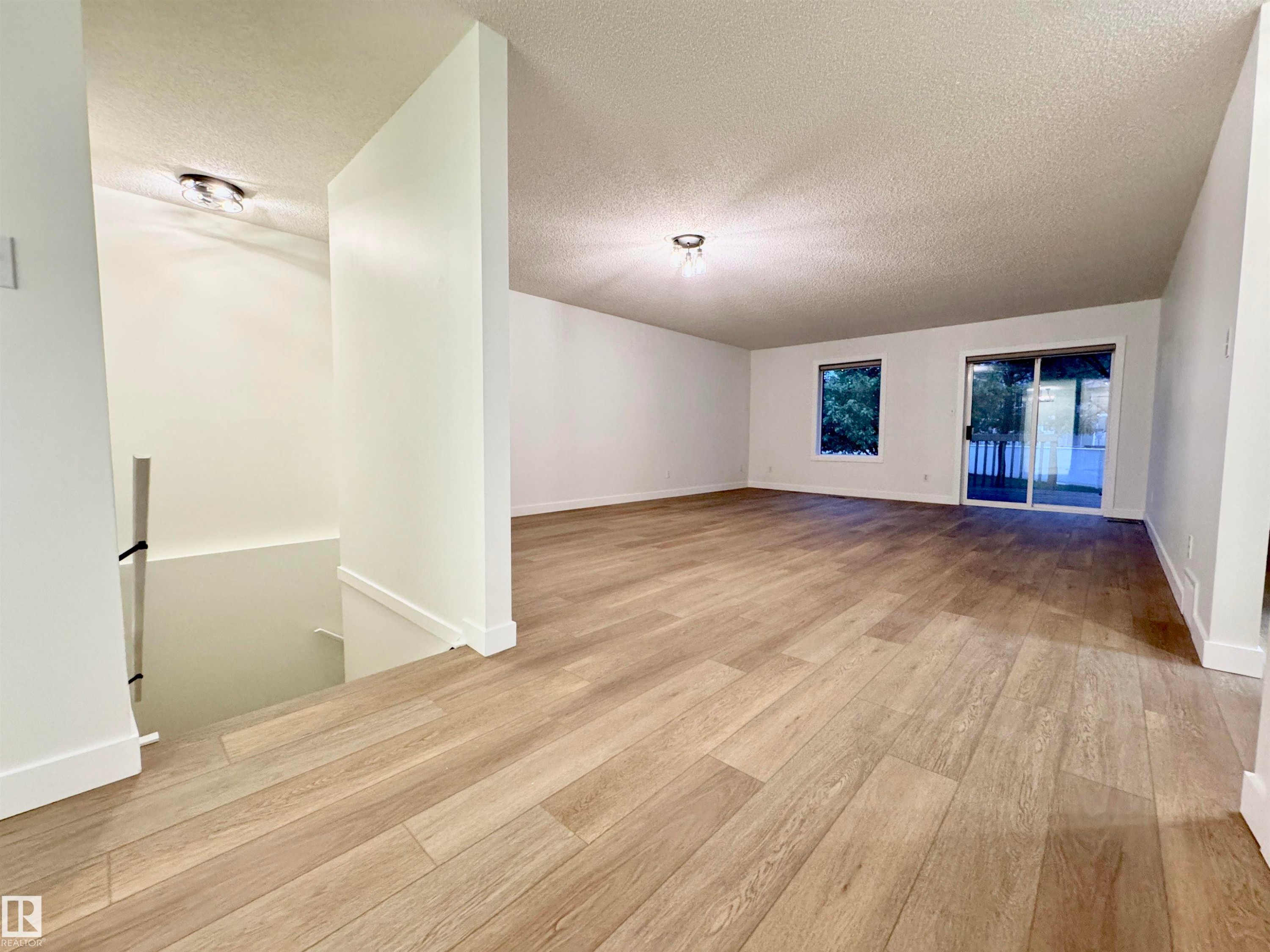8118 27 Avenue Nw, Edmonton, AB