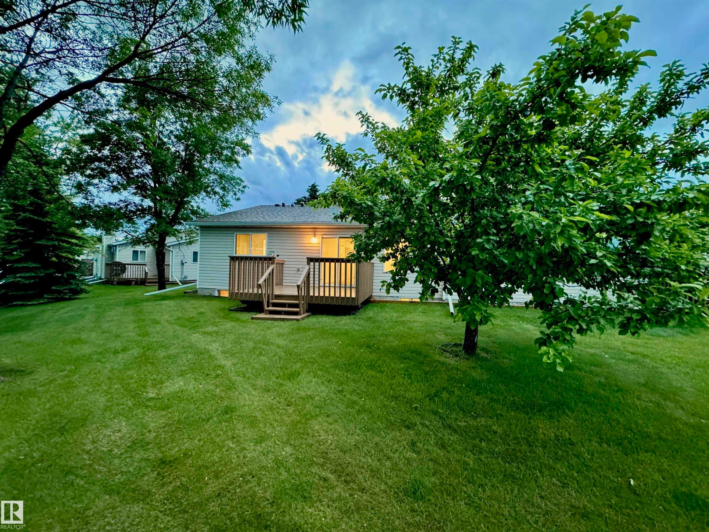 8118 27 Avenue Nw, Edmonton, AB
