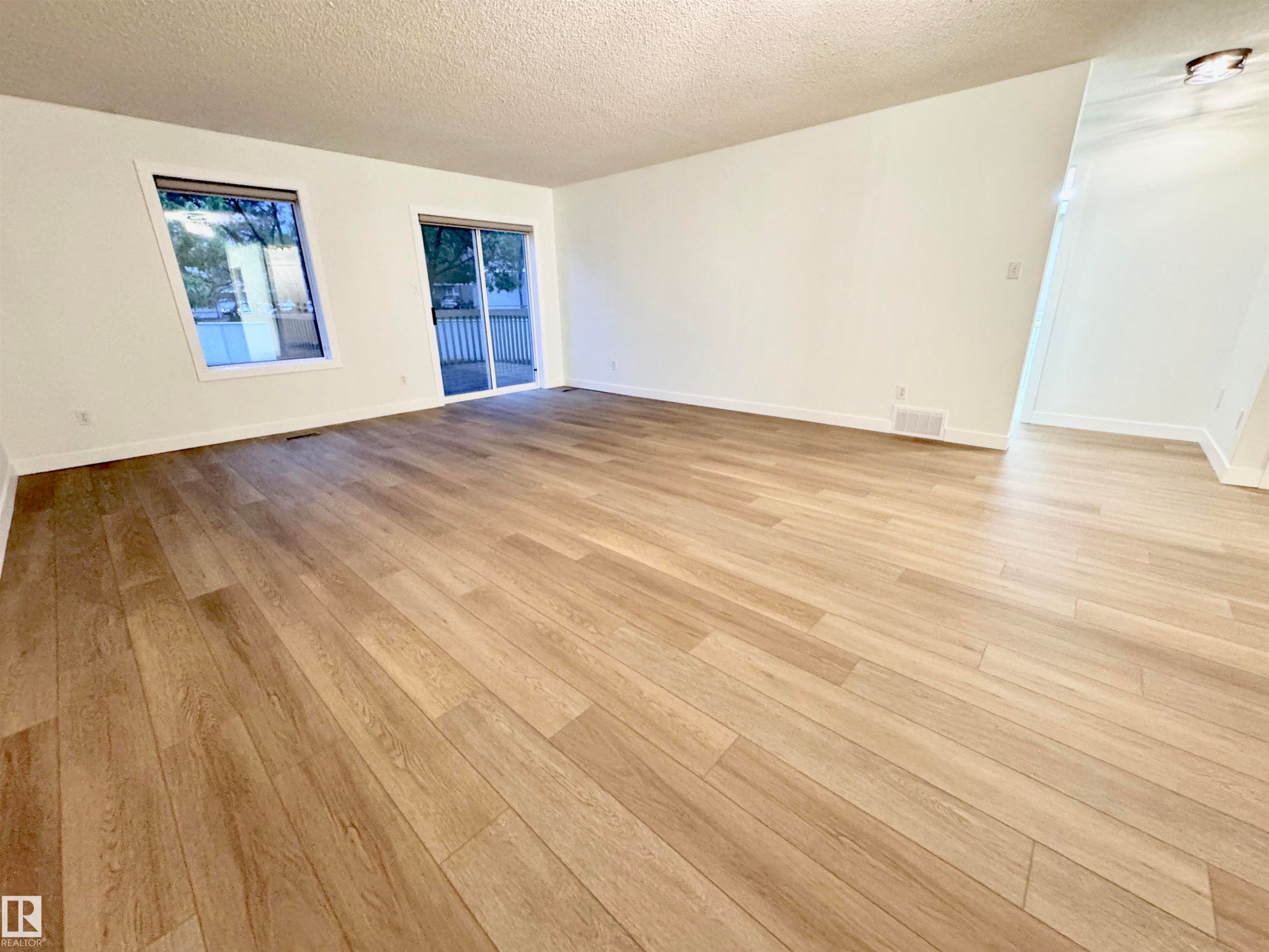 8118 27 Avenue Nw, Edmonton, AB