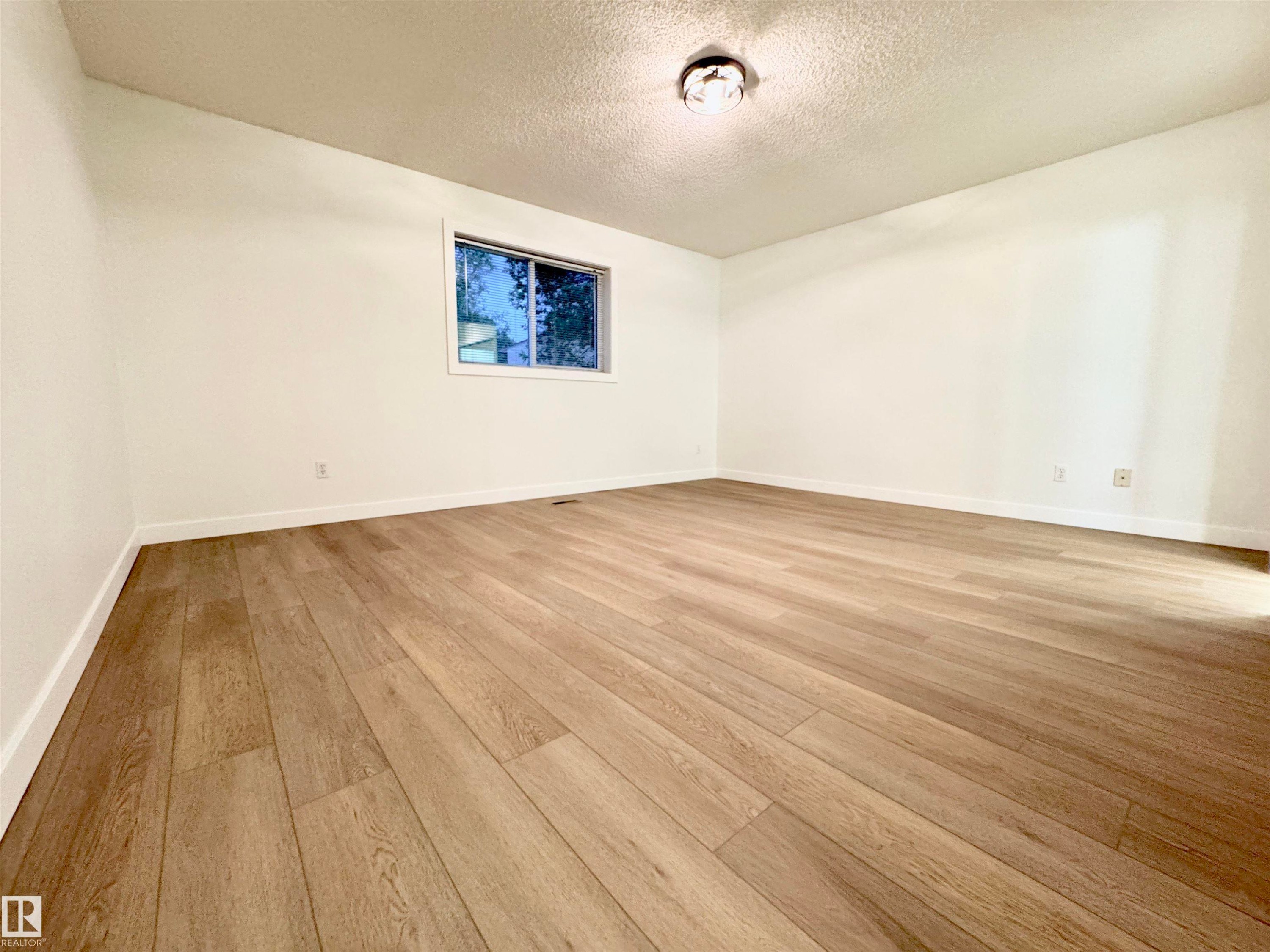 8118 27 Avenue Nw, Edmonton, AB