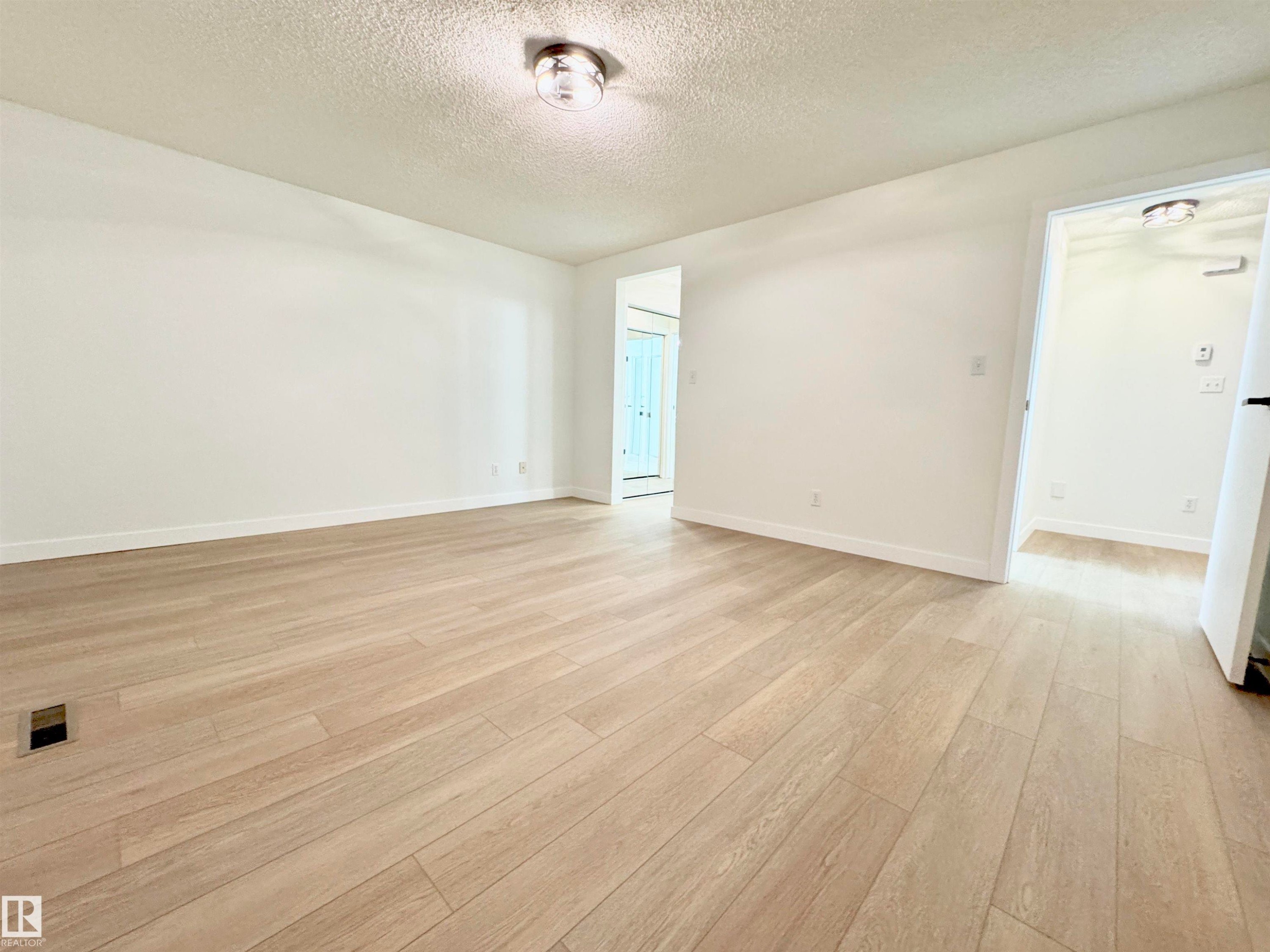 8118 27 Avenue Nw, Edmonton, AB