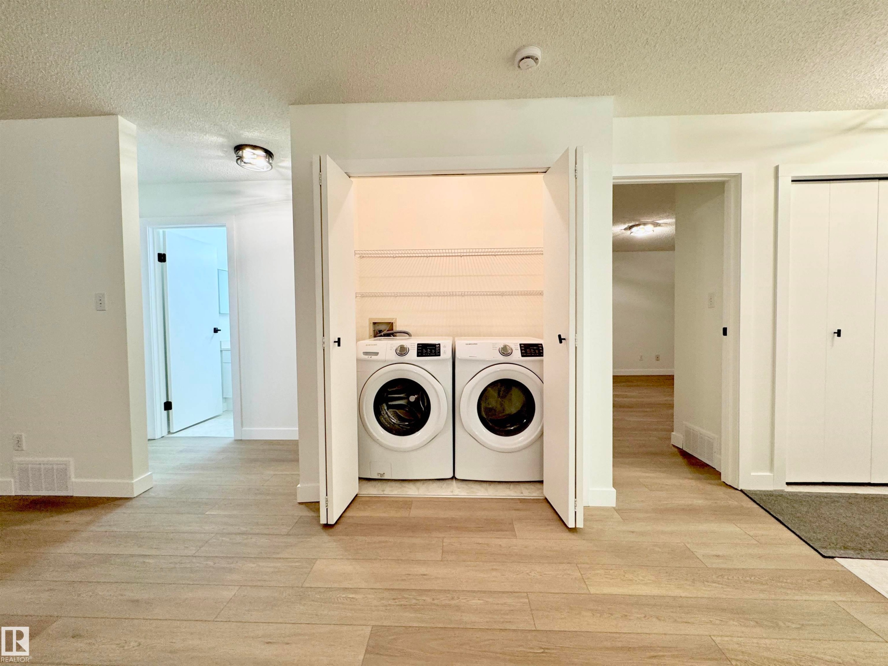 8118 27 Avenue Nw, Edmonton, AB