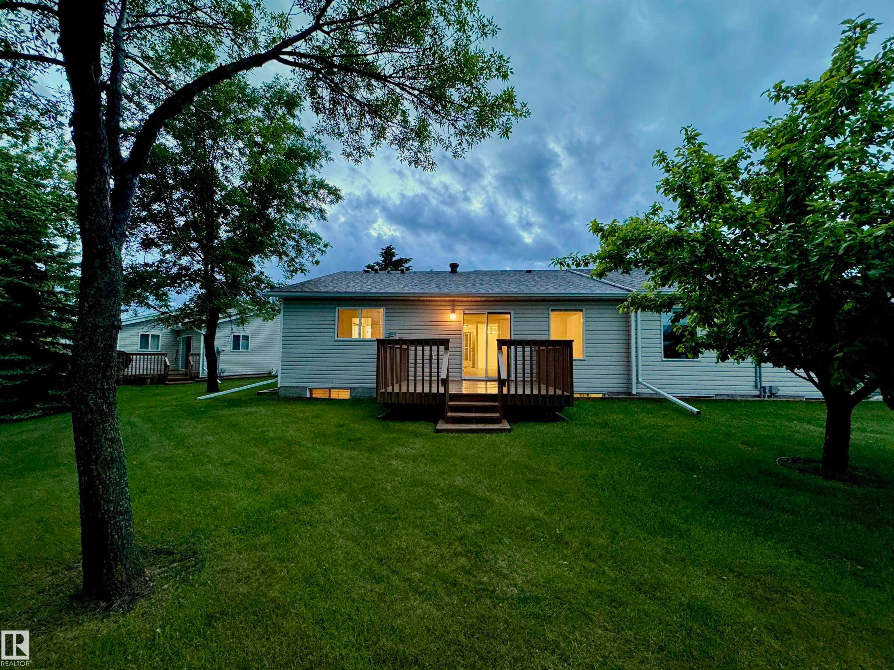 8118 27 Avenue Nw, Edmonton, AB