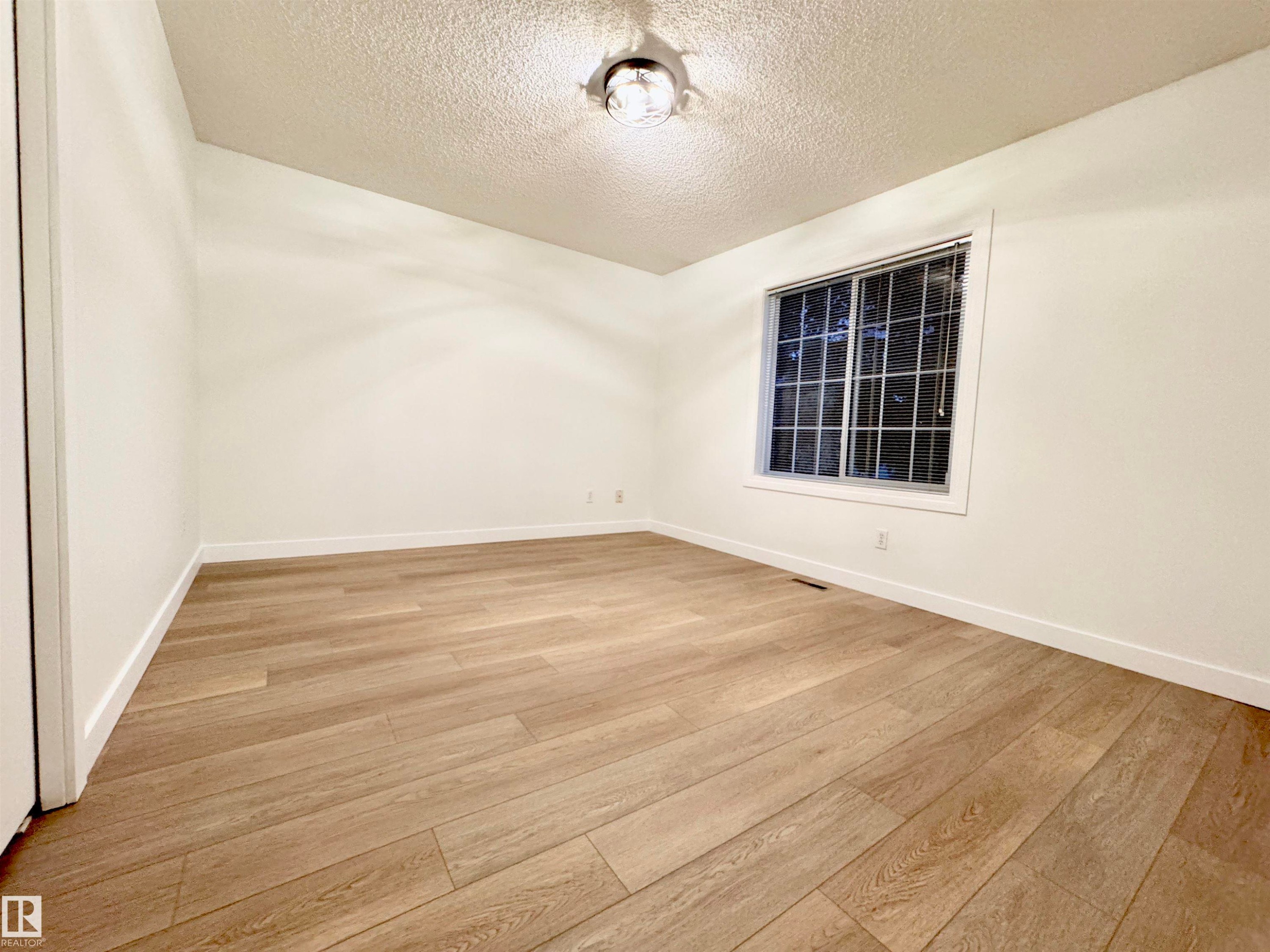 8118 27 Avenue Nw, Edmonton, AB