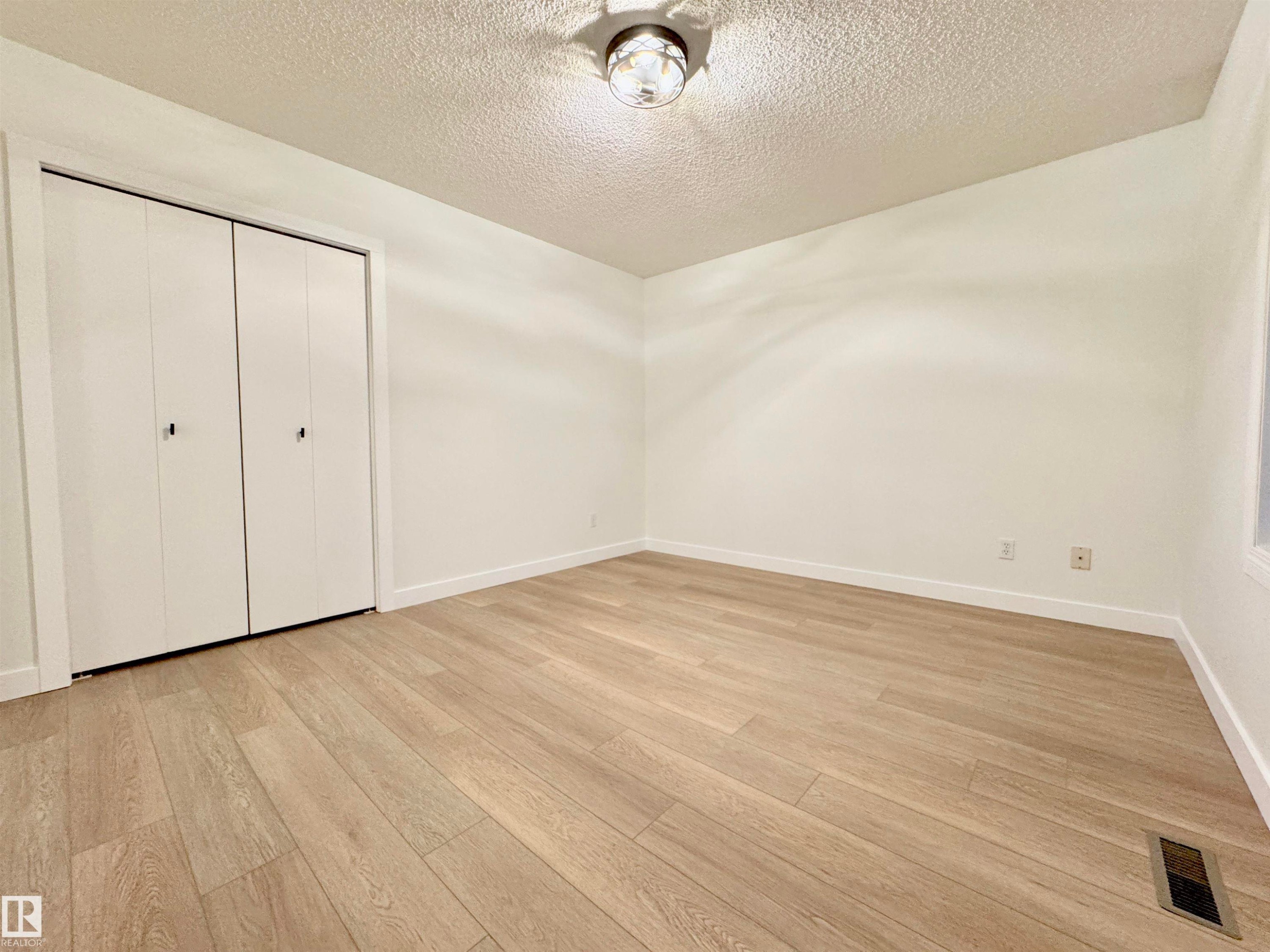 8118 27 Avenue Nw, Edmonton, AB