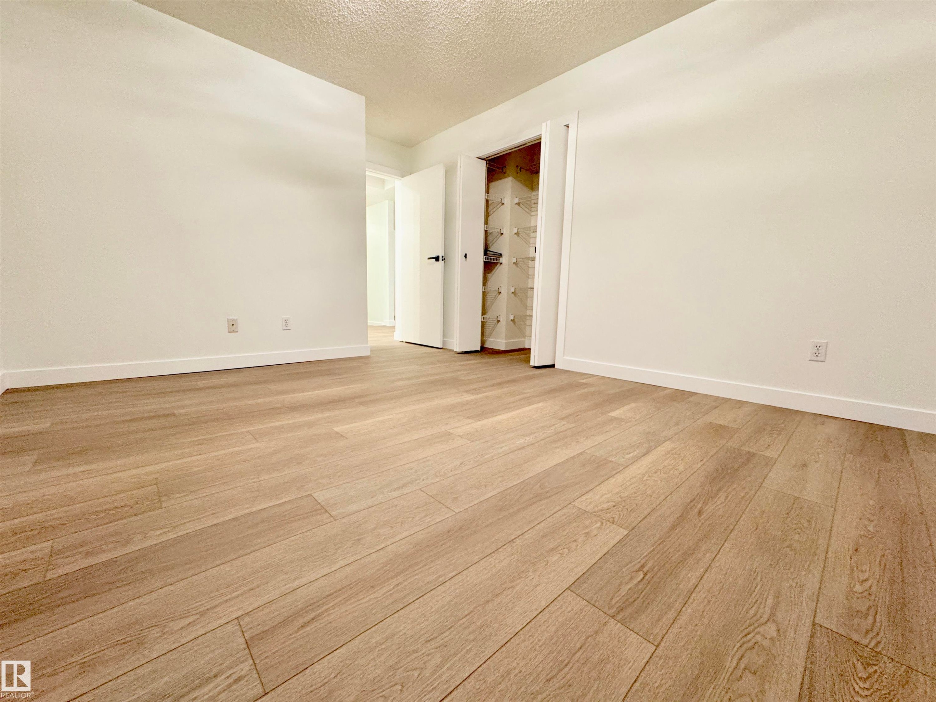 8118 27 Avenue Nw, Edmonton, AB