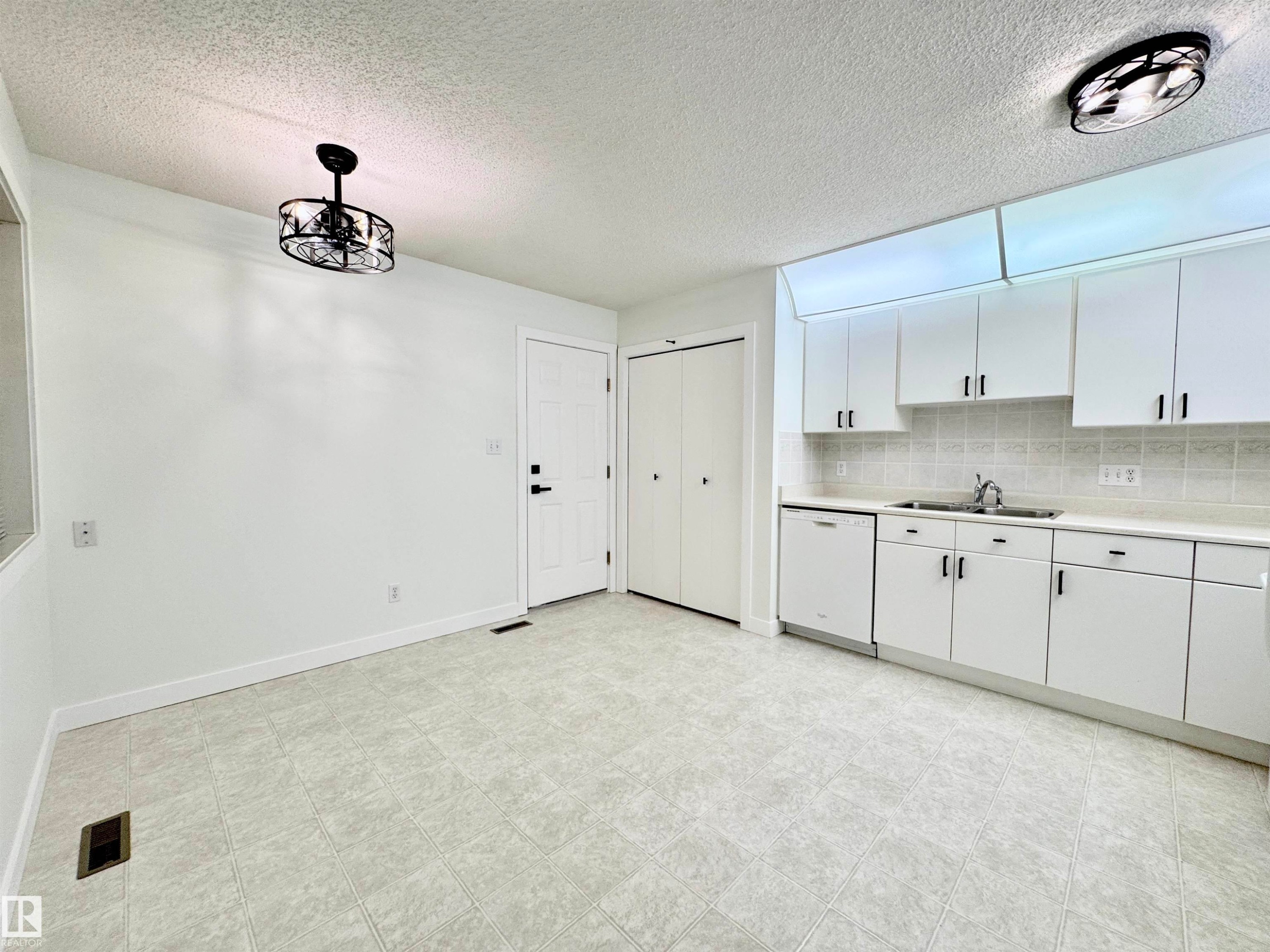 8118 27 Avenue Nw, Edmonton, AB