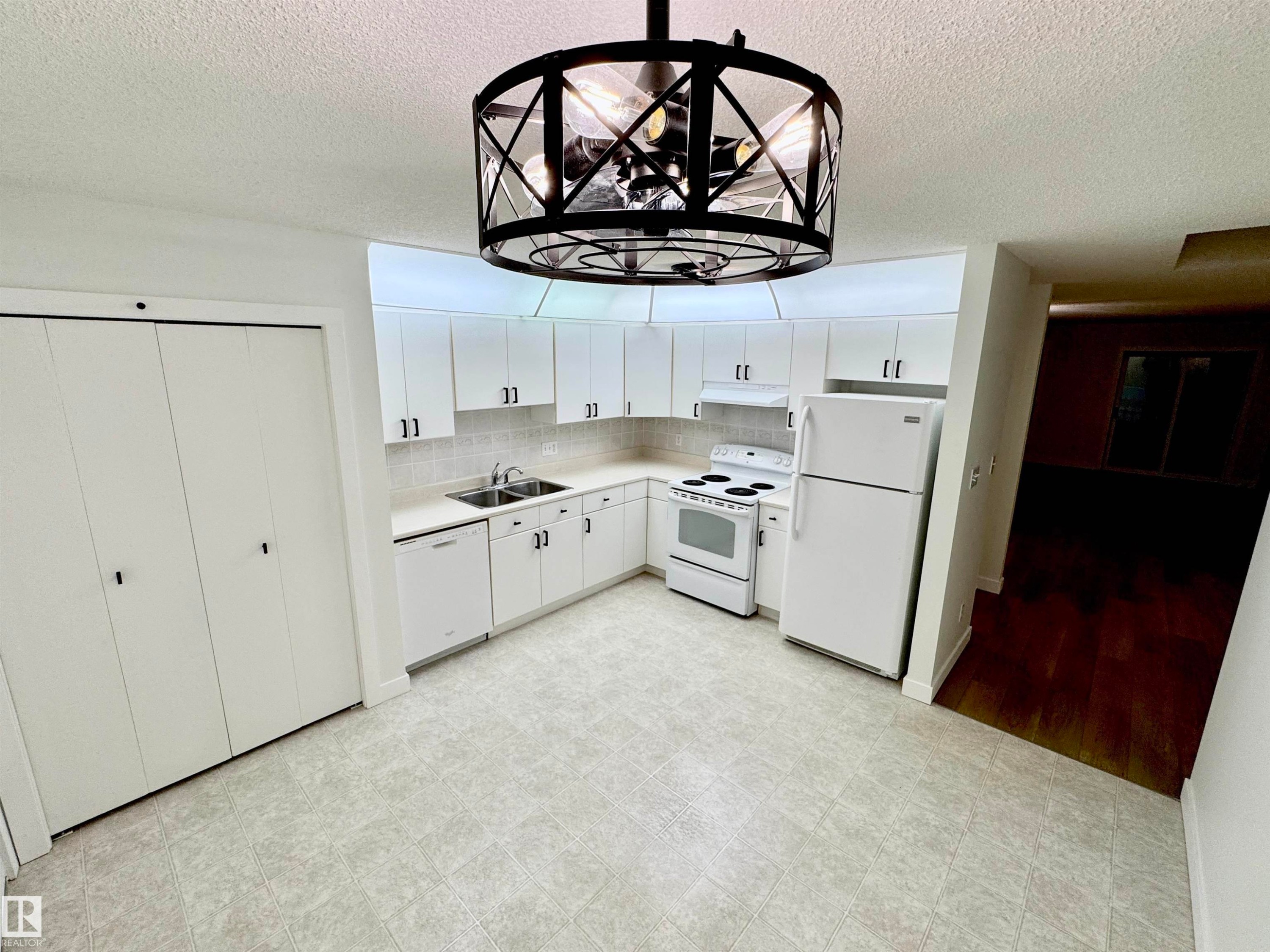 8118 27 Avenue Nw, Edmonton, AB
