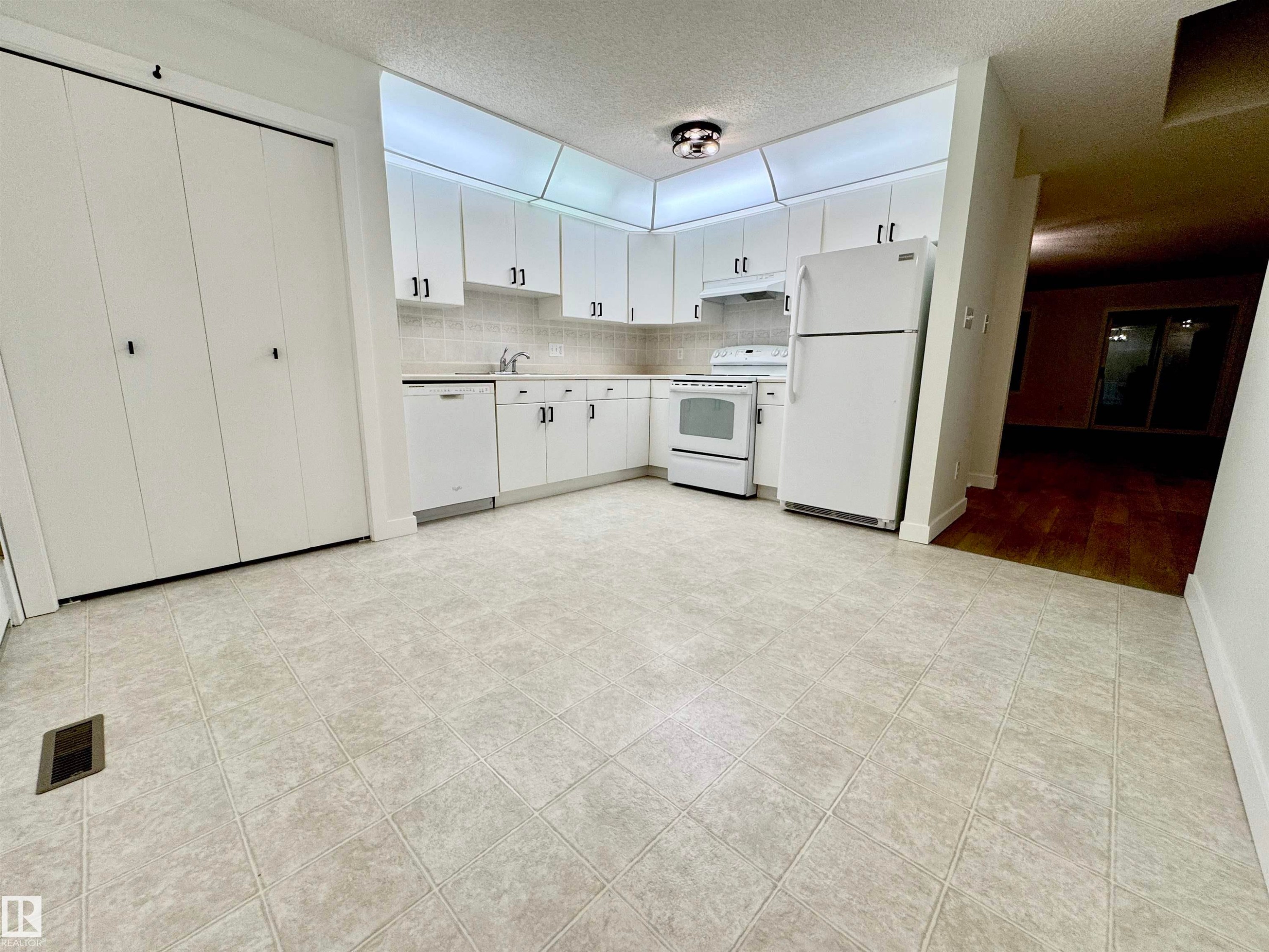 8118 27 Avenue Nw, Edmonton, AB