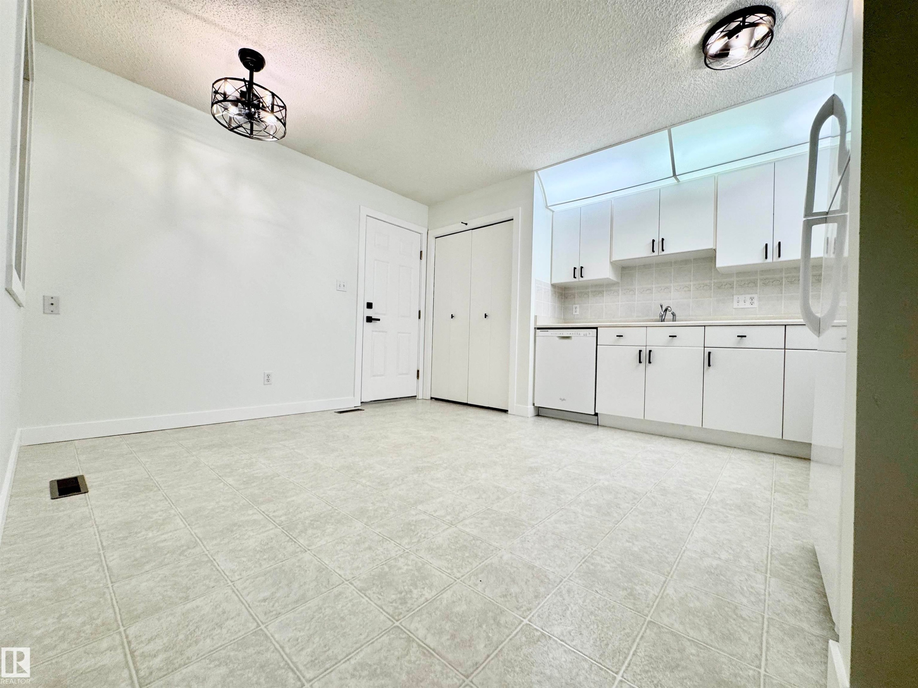 8118 27 Avenue Nw, Edmonton, AB