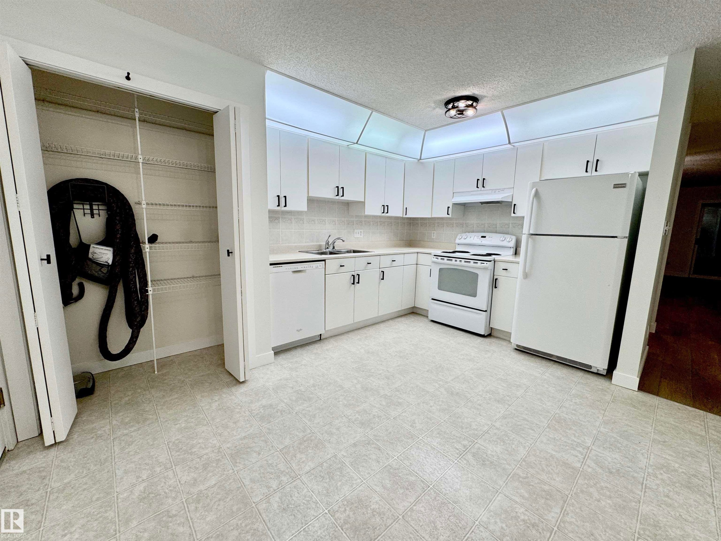 8118 27 Avenue Nw, Edmonton, AB