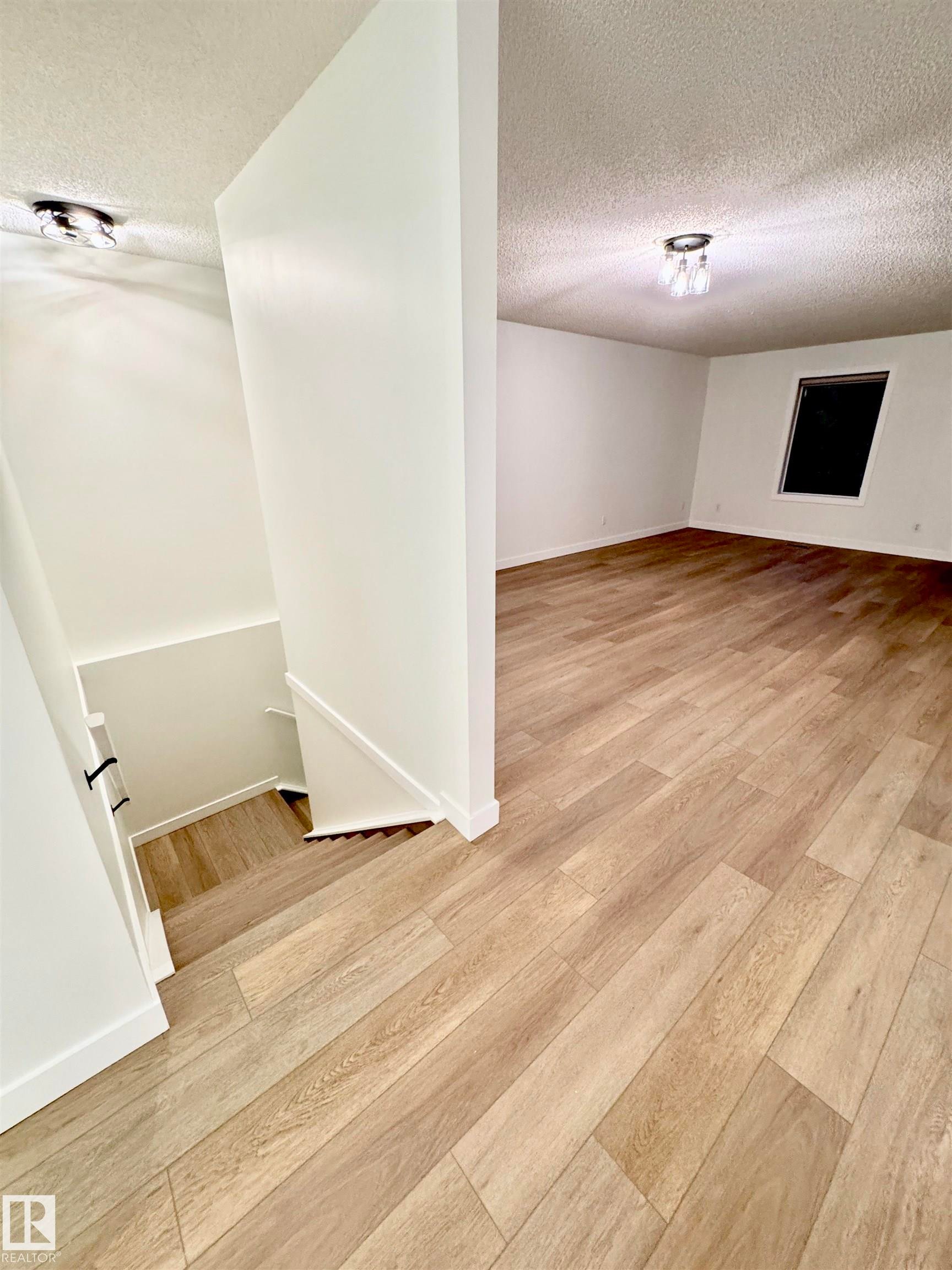 8118 27 Avenue Nw, Edmonton, AB