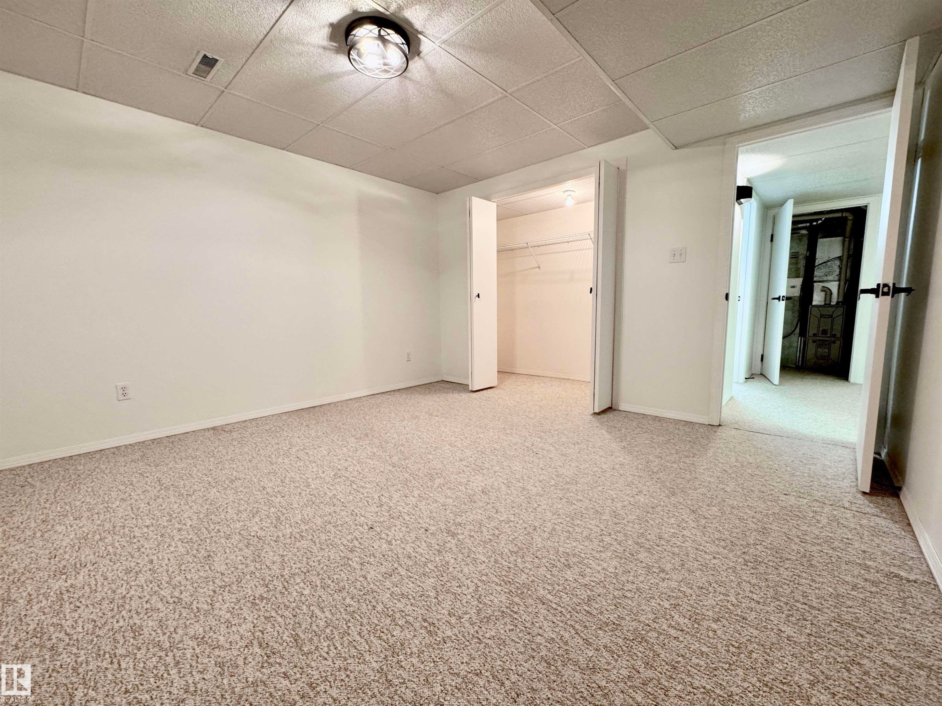 8118 27 Avenue Nw, Edmonton, AB