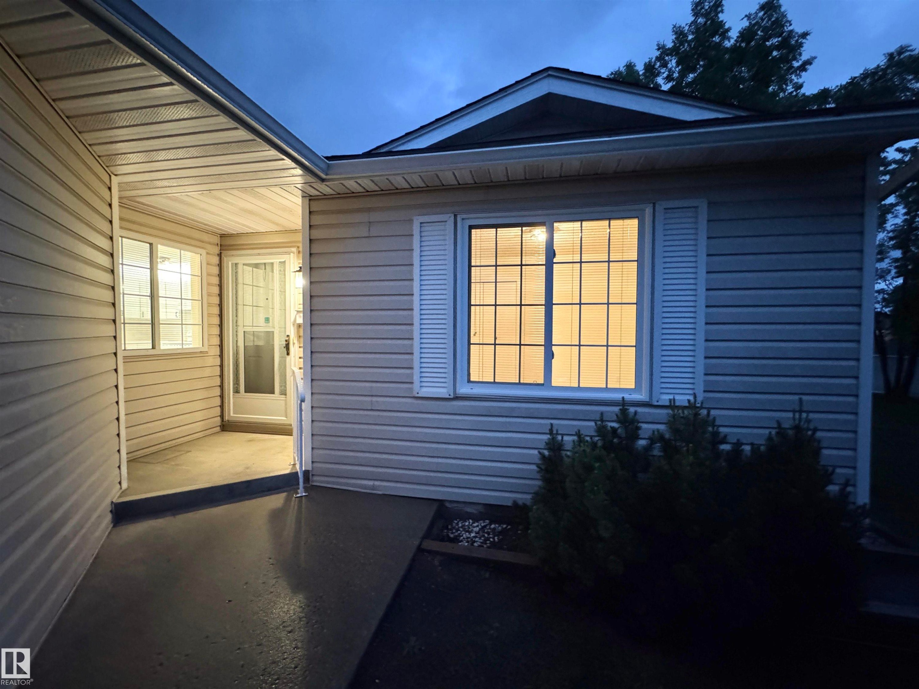 8118 27 Avenue Nw, Edmonton, AB