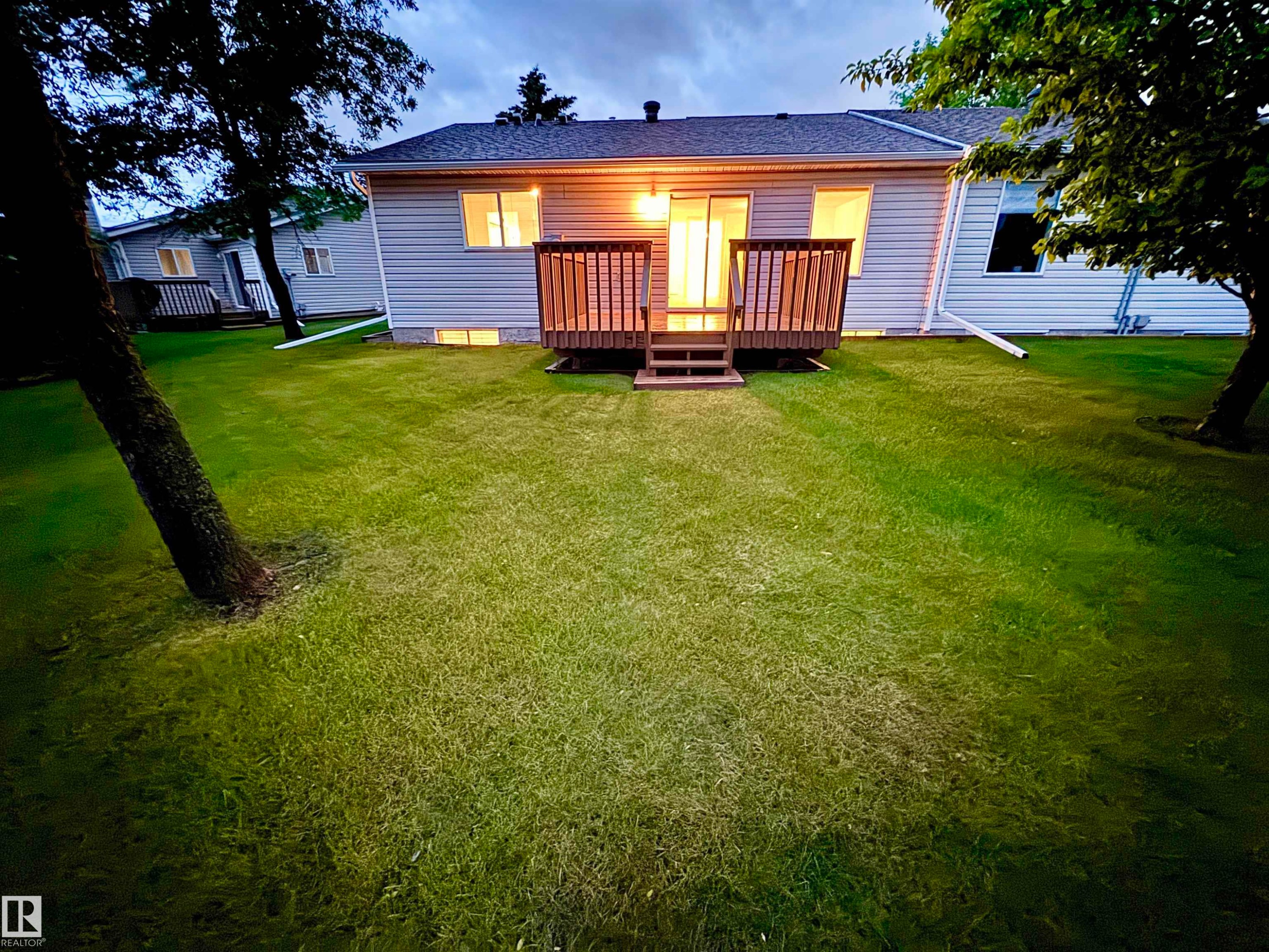 8118 27 Avenue Nw, Edmonton, AB