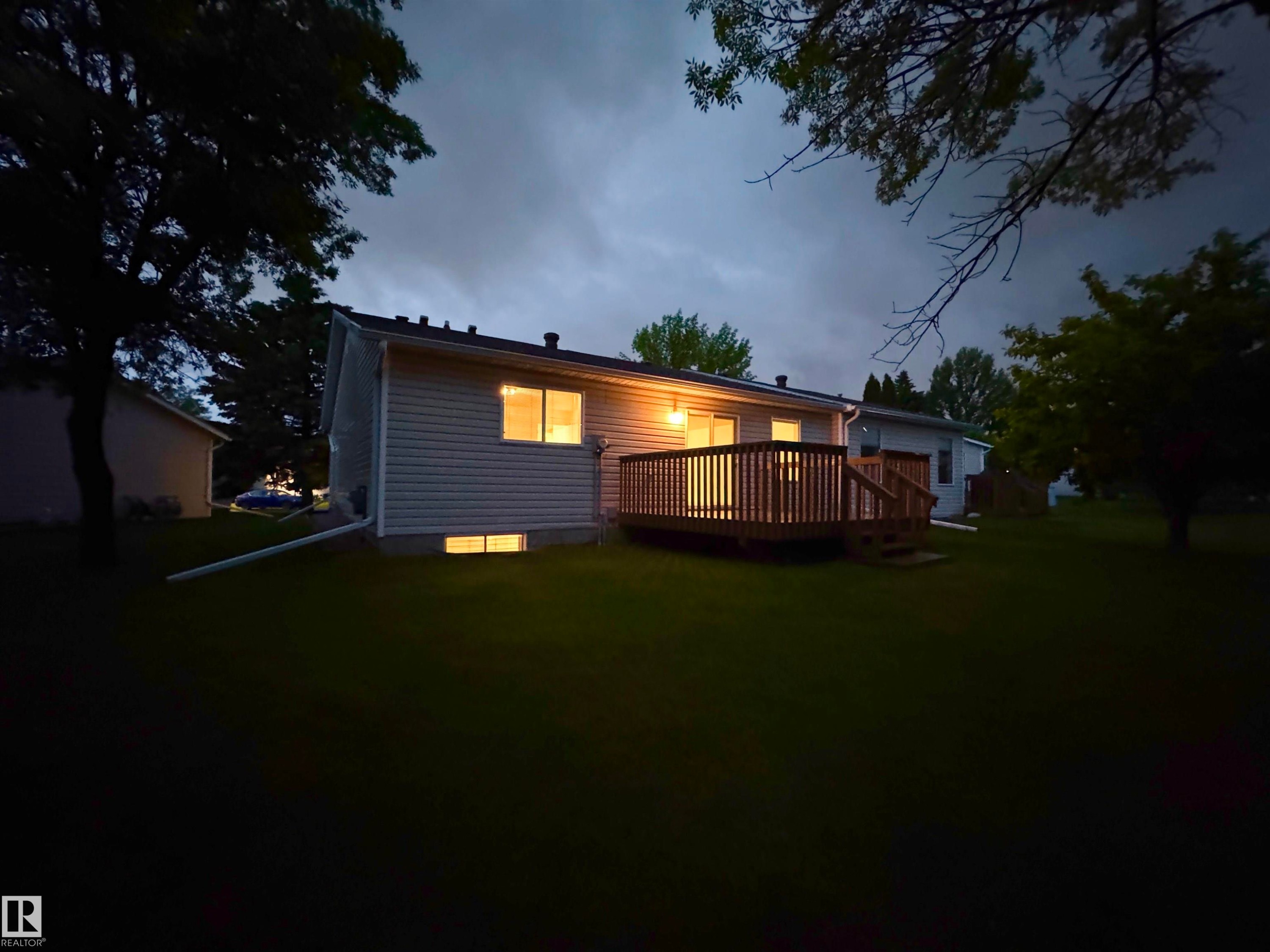 8118 27 Avenue Nw, Edmonton, AB