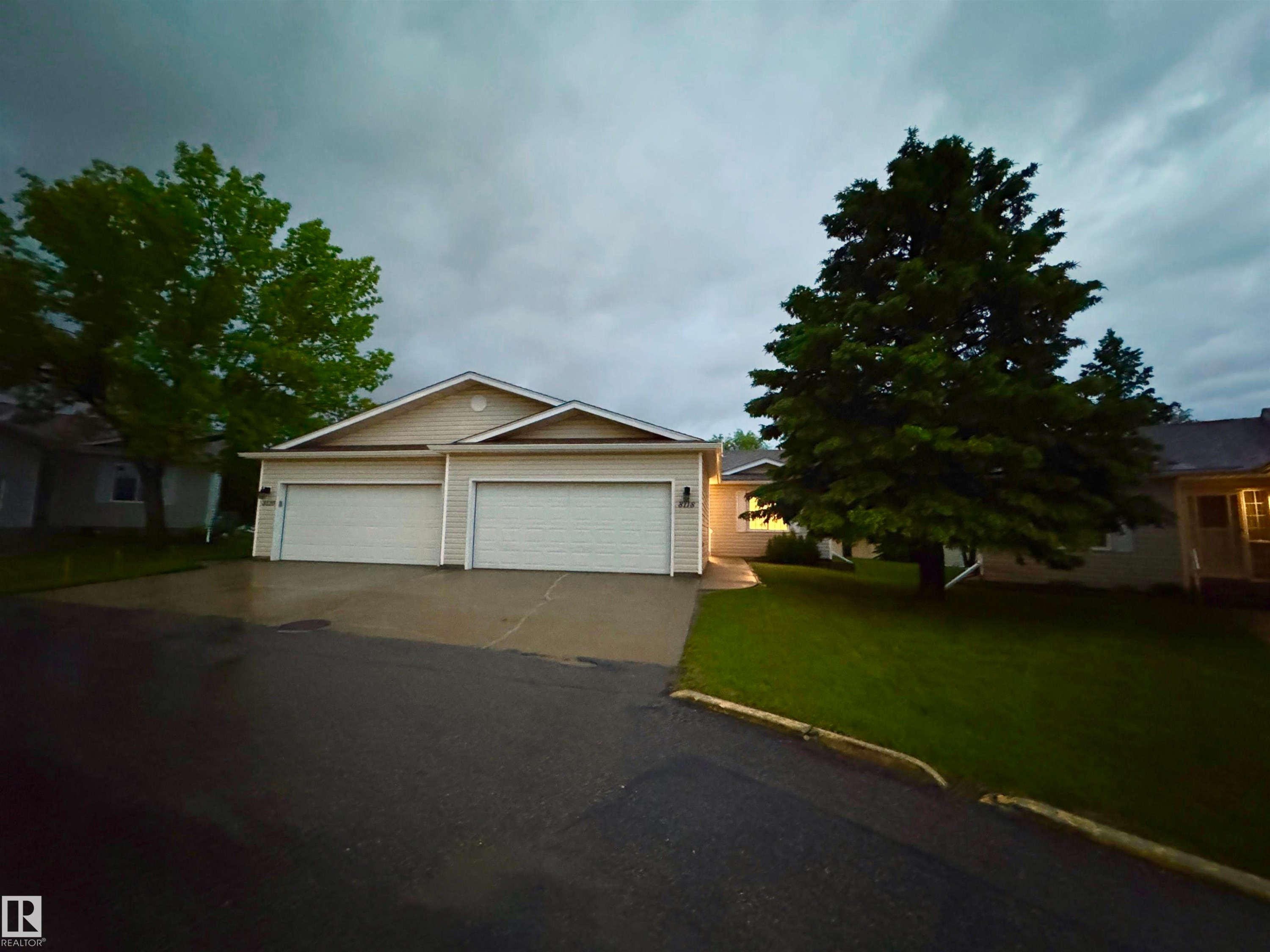 8118 27 Avenue Nw, Edmonton, AB