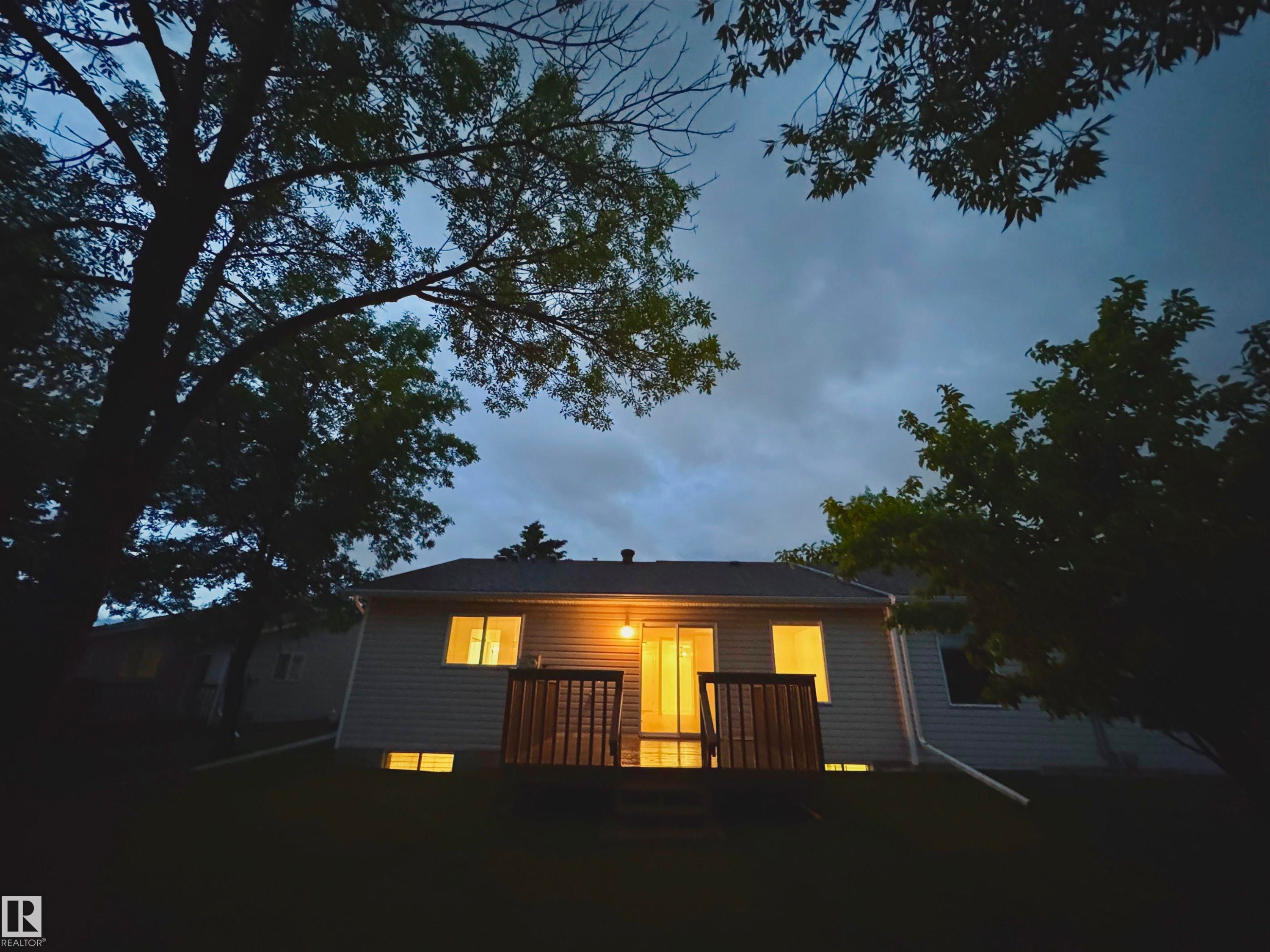 8118 27 Avenue Nw, Edmonton, AB