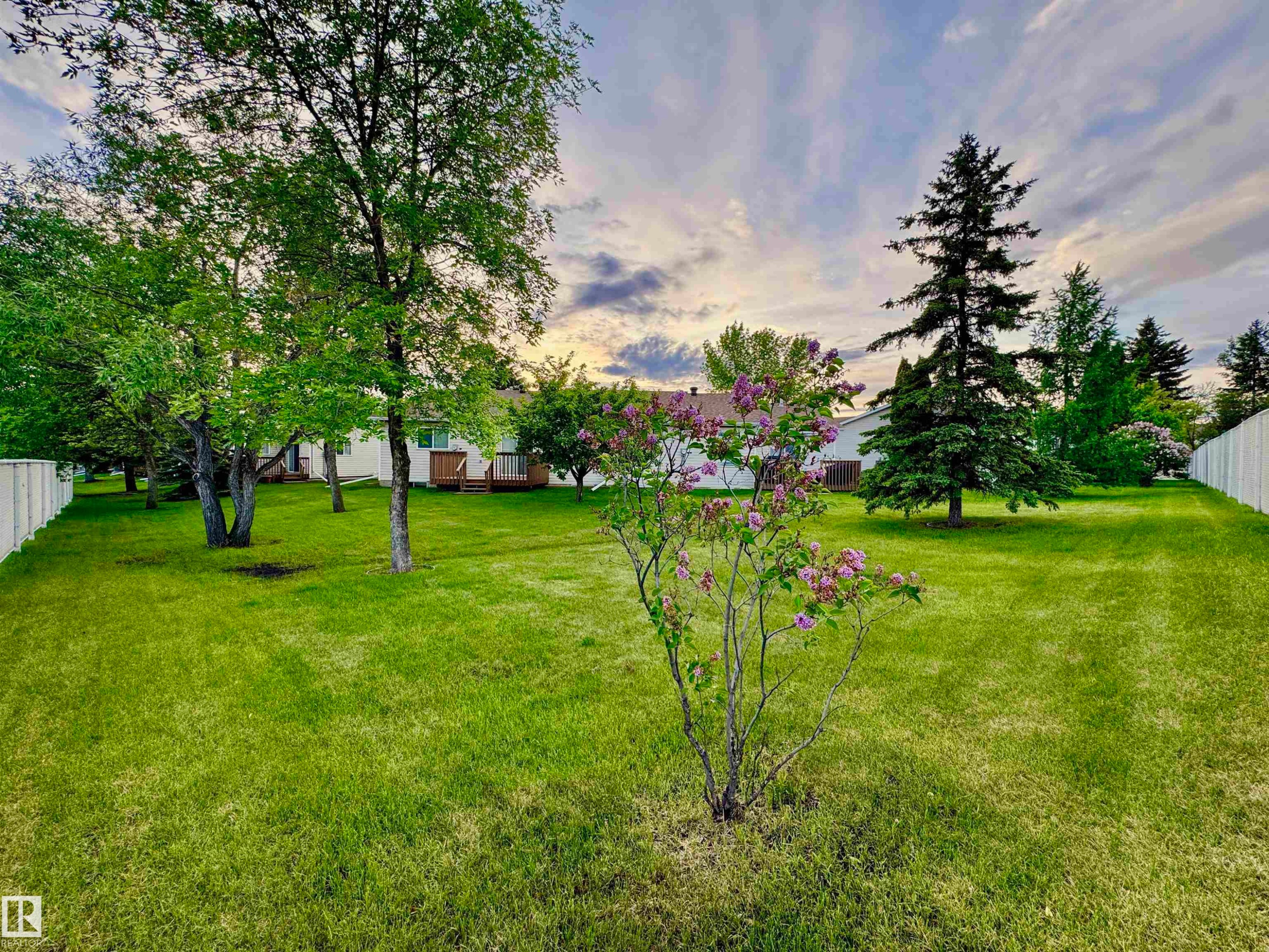 8118 27 Avenue Nw, Edmonton, AB