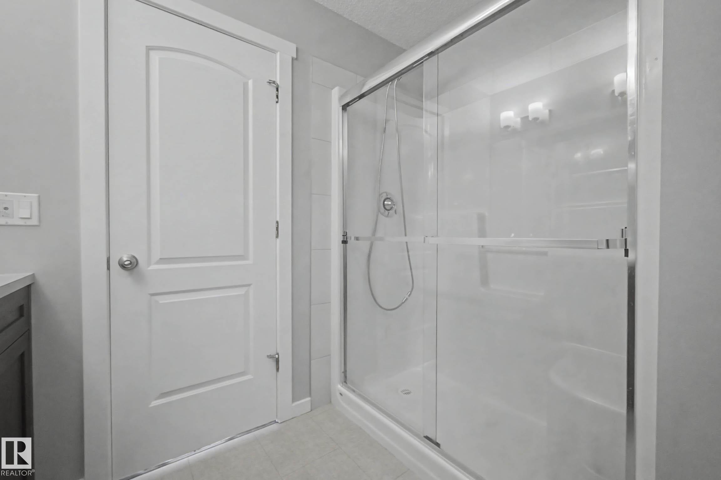 2577 Coughlan Road, Edmonton, AB - Indoor Photo Showing Bathroom