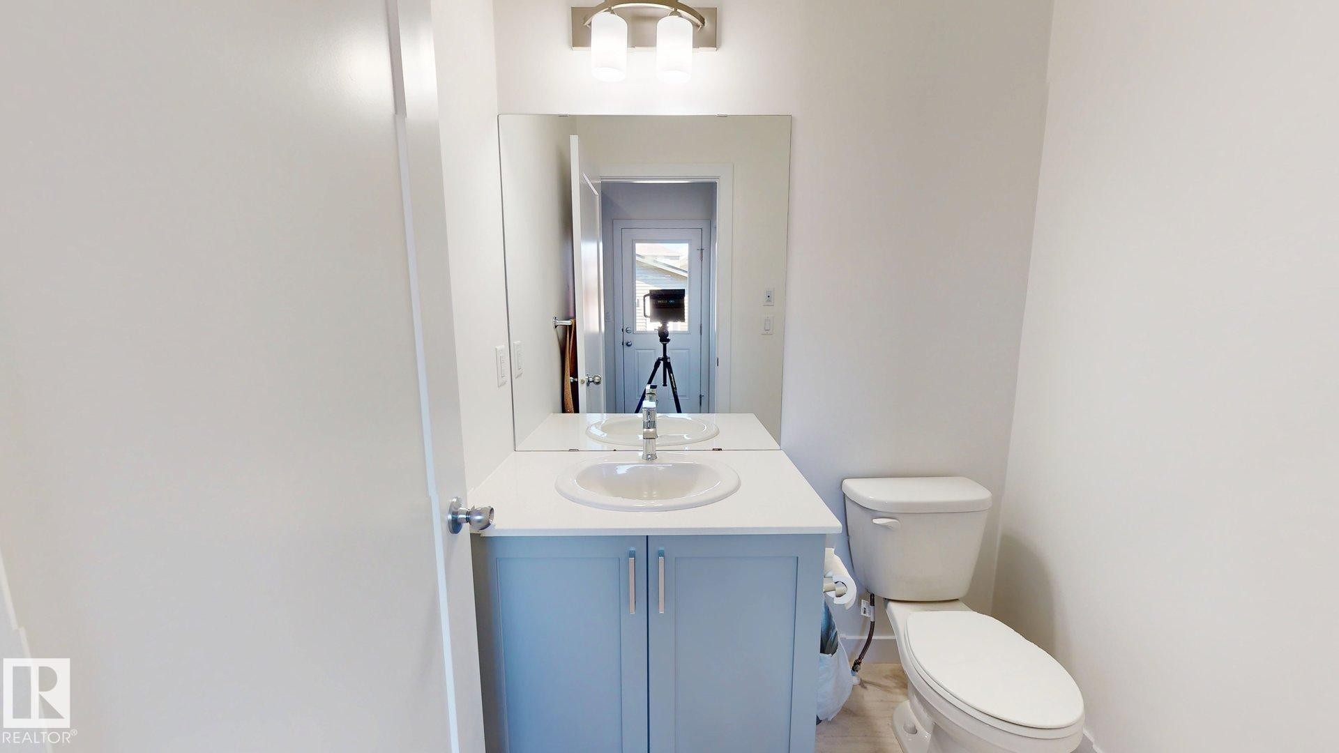 5202 Lark Crescent, Edmonton, AB