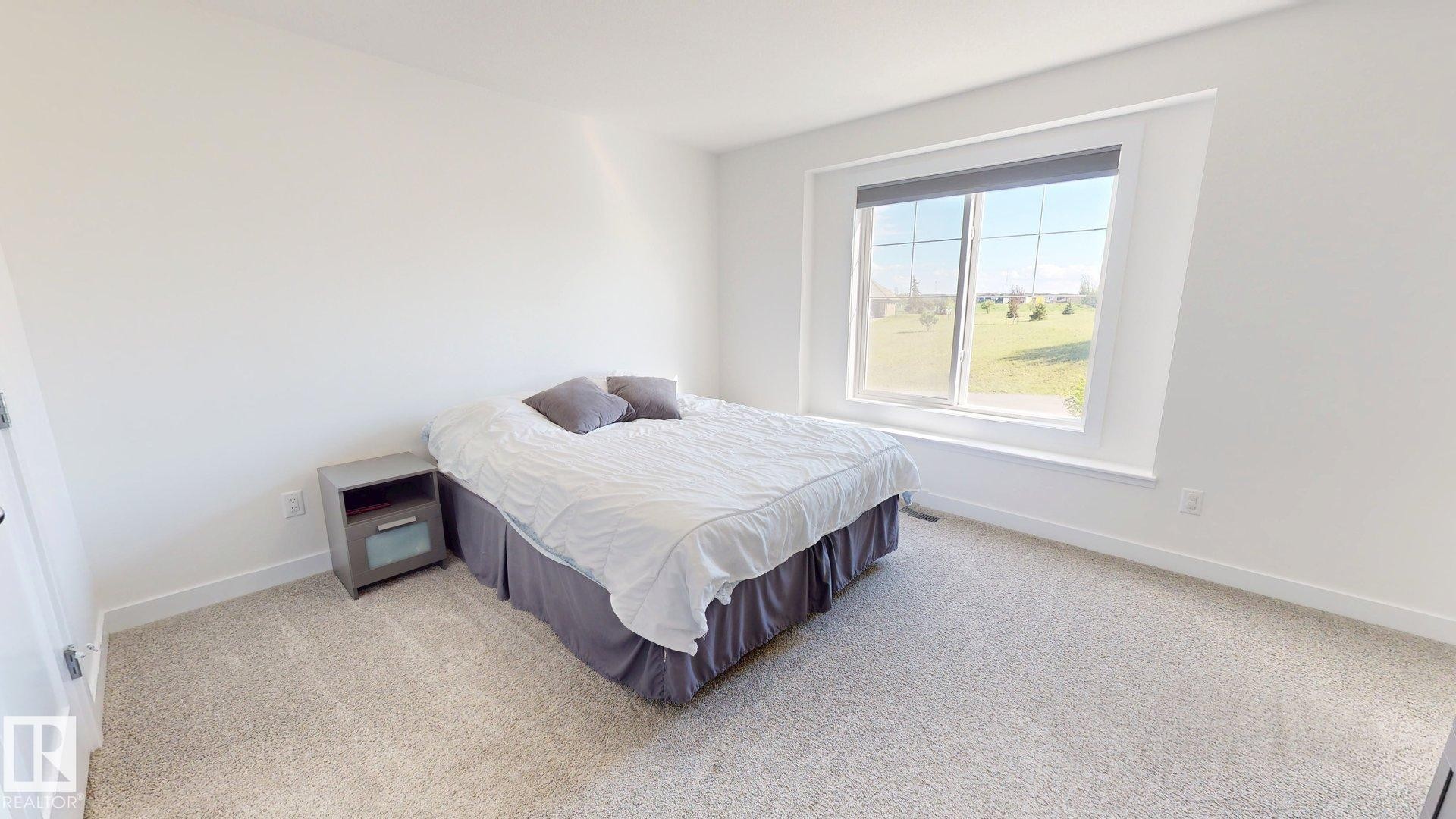 5202 Lark Crescent, Edmonton, AB