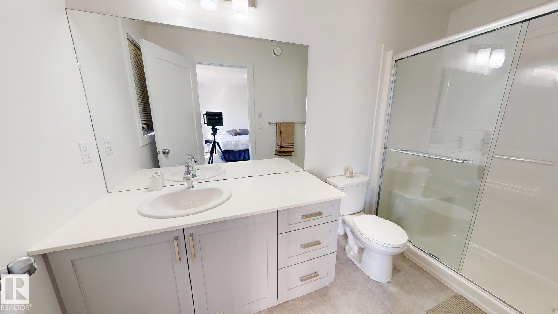 5202 Lark Crescent, Edmonton, AB