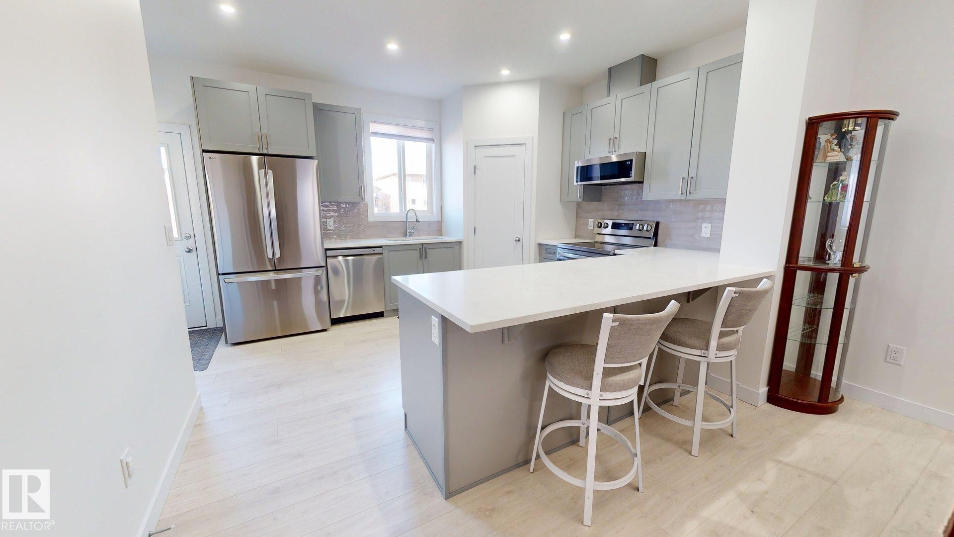 5202 Lark Crescent, Edmonton, AB