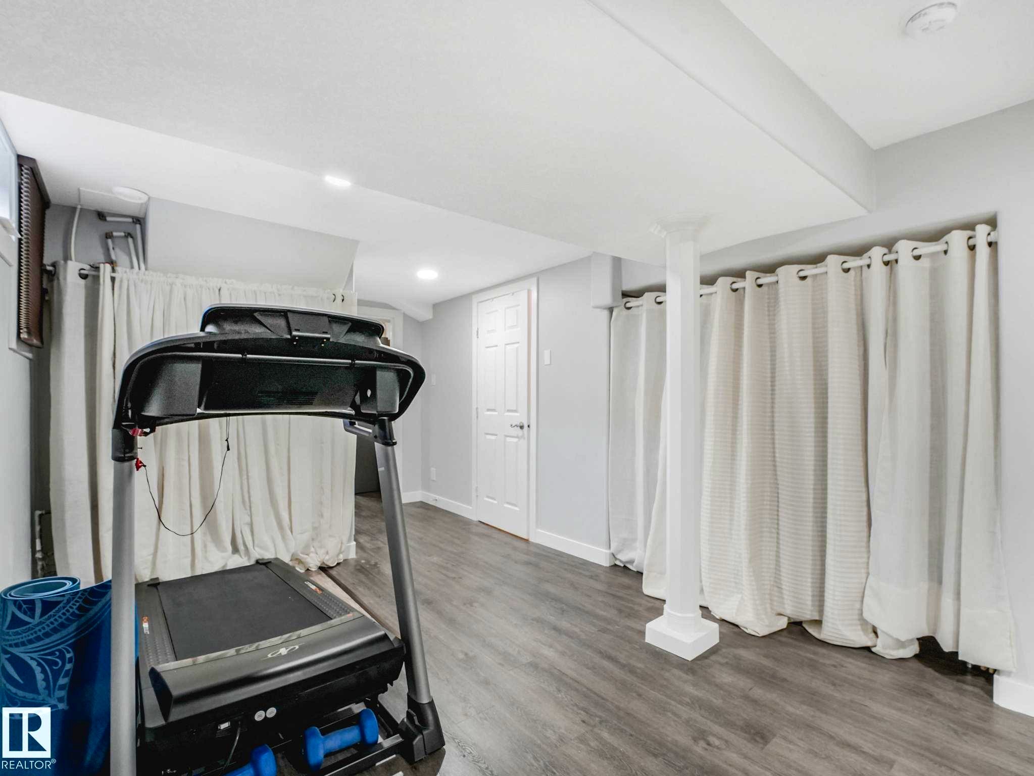 Image quality insufficient for description - 9207 169 Street, Edmonton, AB - Indoor Photo Showing Gym Room