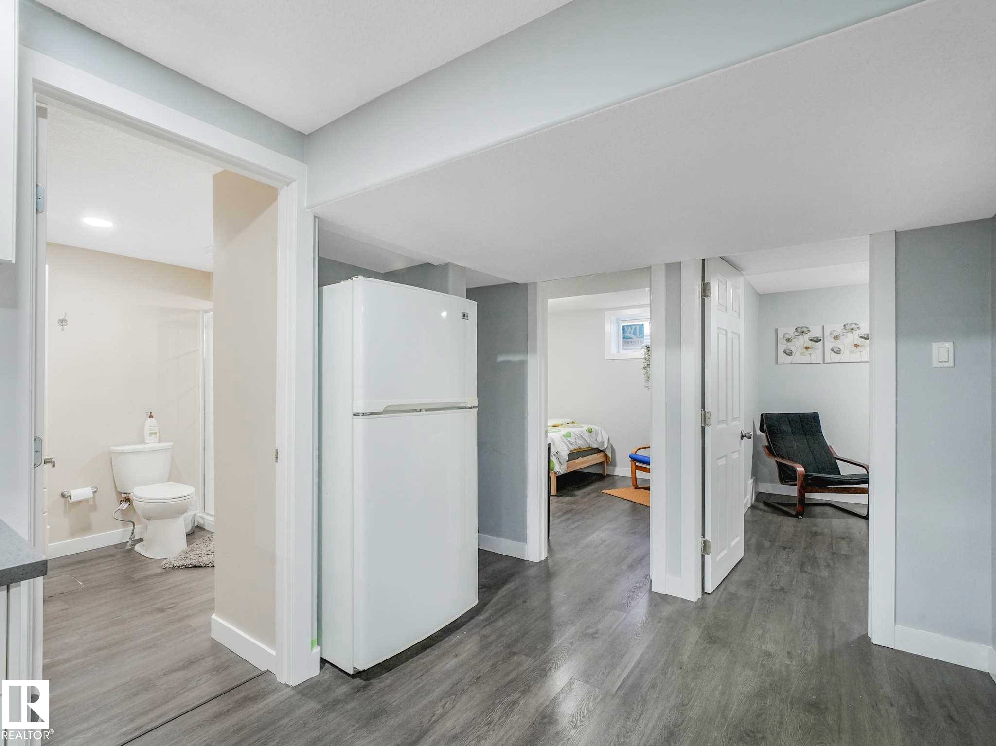 Image quality insufficient for description - 9207 169 Street, Edmonton, AB - Indoor
