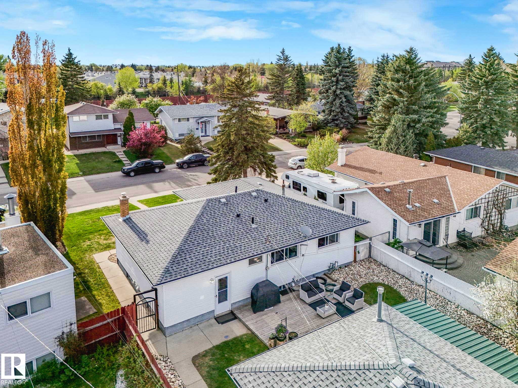 Image quality insufficient for description - 9207 169 Street, Edmonton, AB - Outdoor