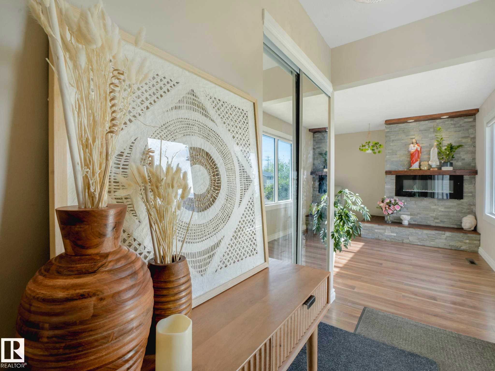 Image quality insufficient for description - 9207 169 Street, Edmonton, AB - Indoor